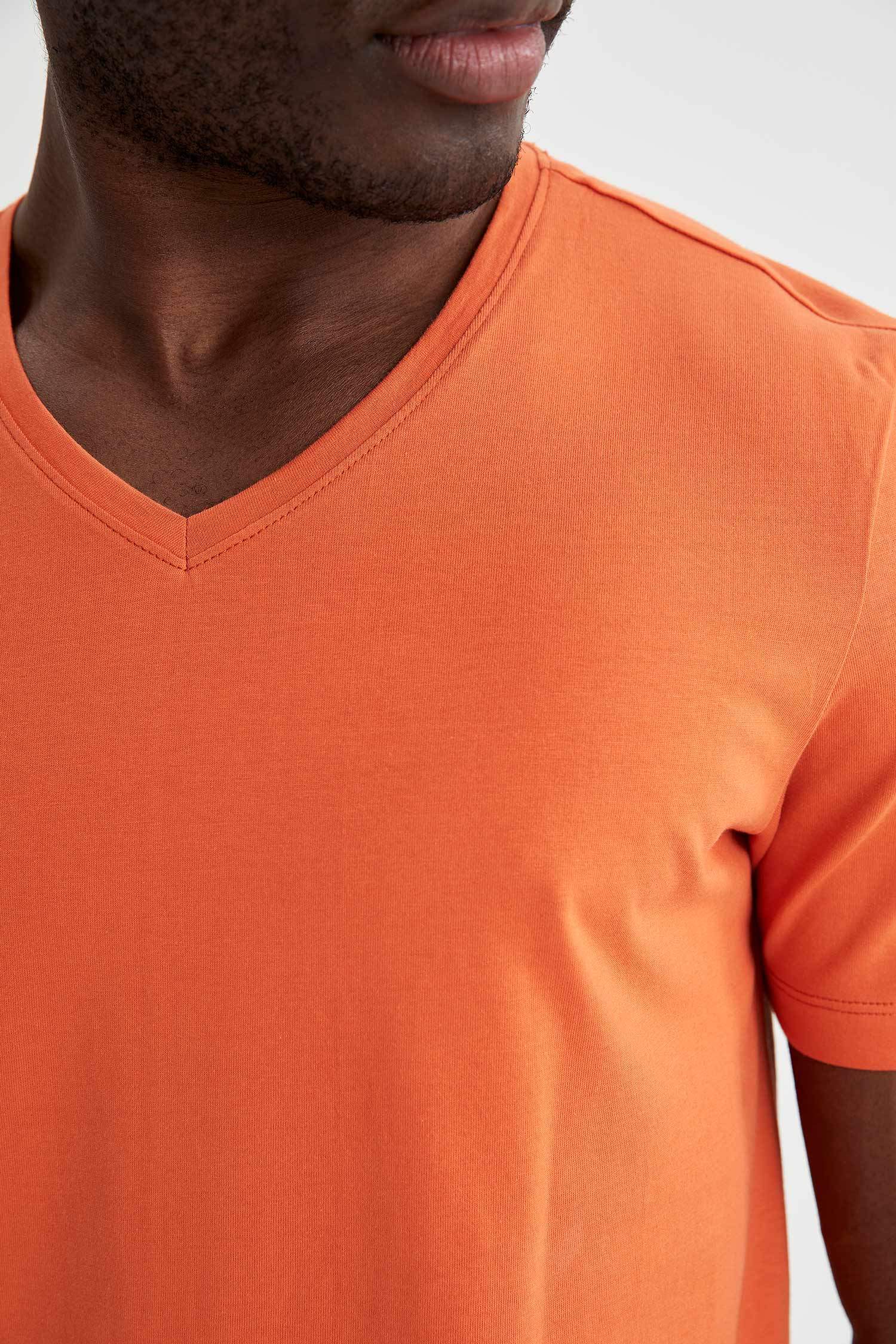 Slim Fit V Yaka Basic Tişört
