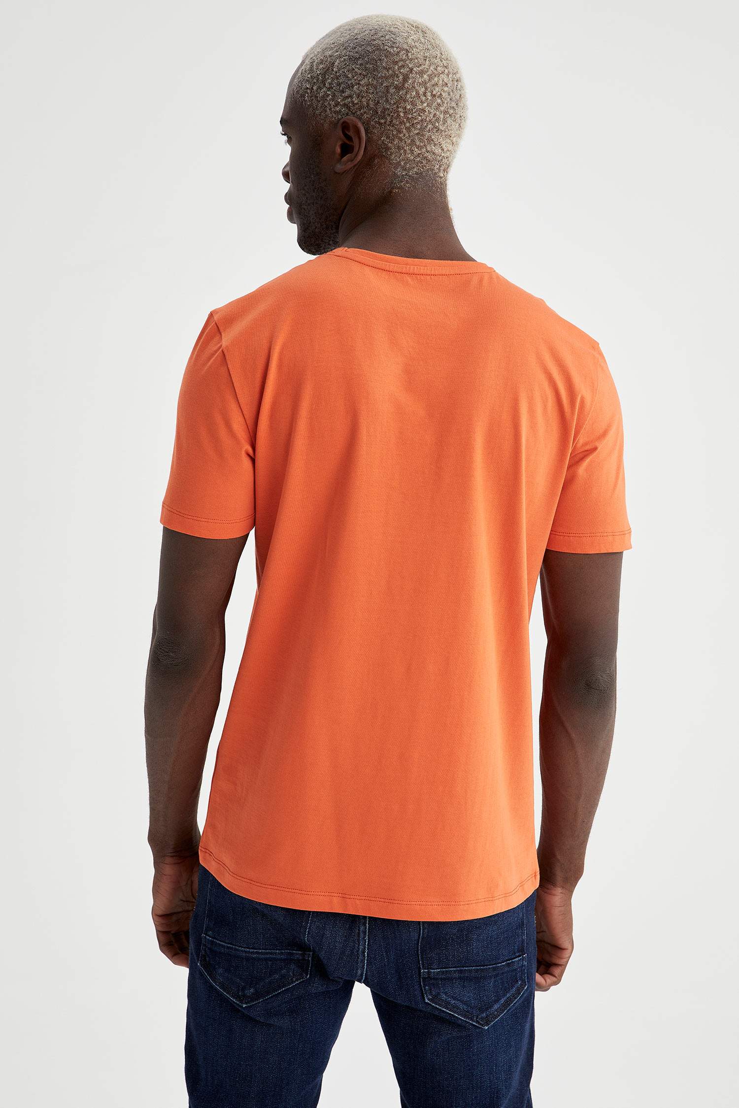 Slim Fit V Yaka Basic Tişört