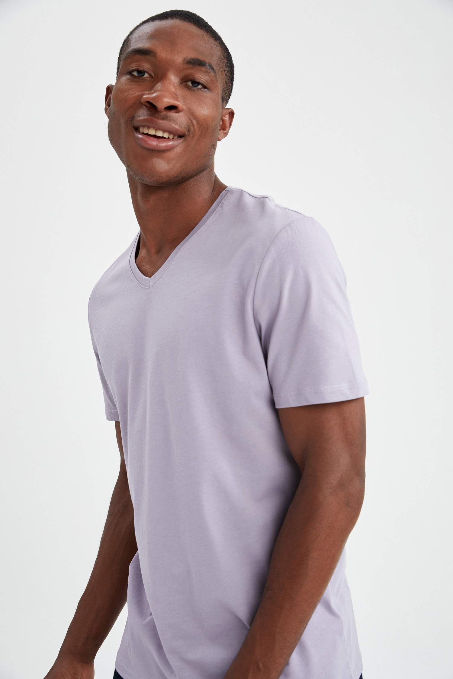 Slim Fit V Yaka Basic Tişört
