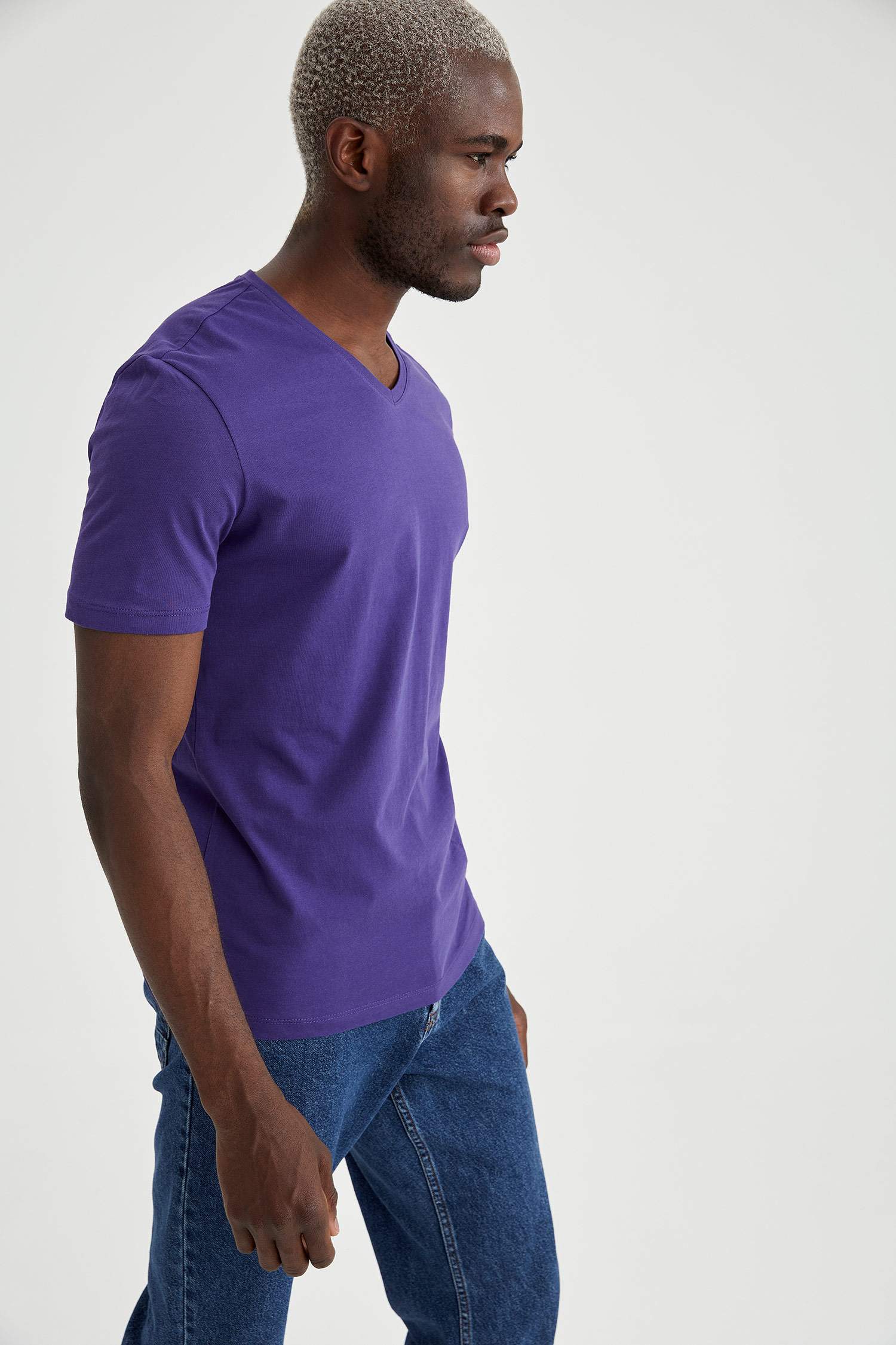Slim Fit V Yaka Basic Tişört