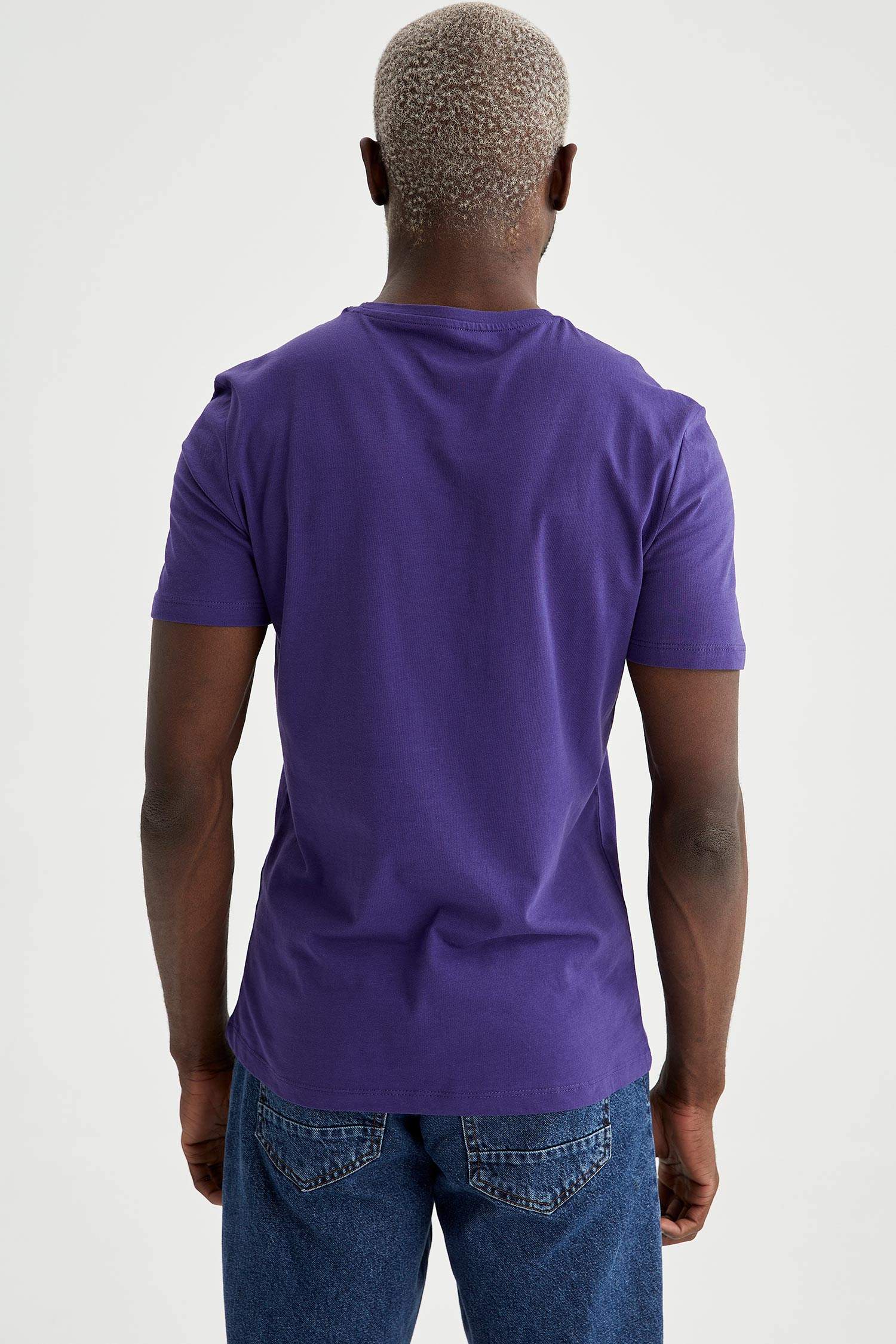 Slim Fit V Yaka Basic Tişört