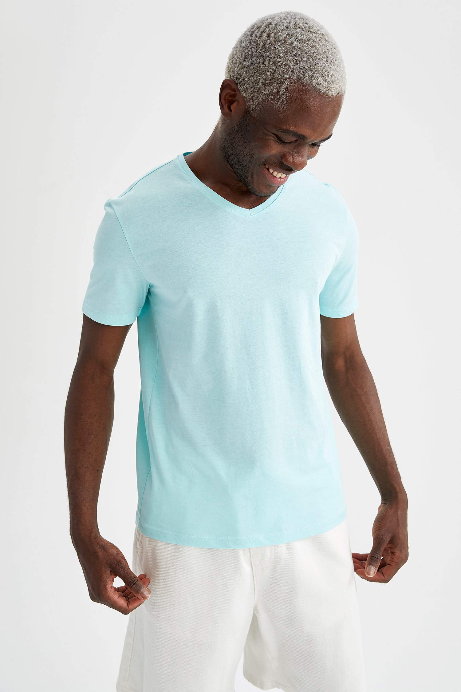 Slim Fit V Yaka Basic Tişört