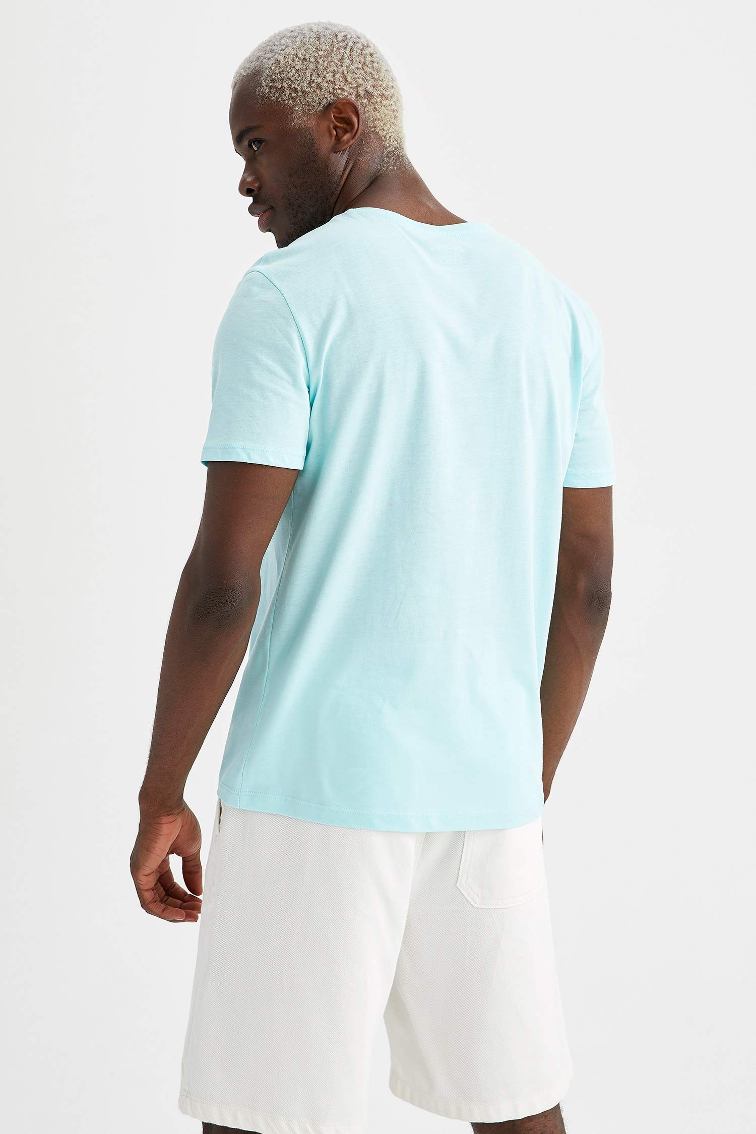 Slim Fit V Yaka Basic Tişört