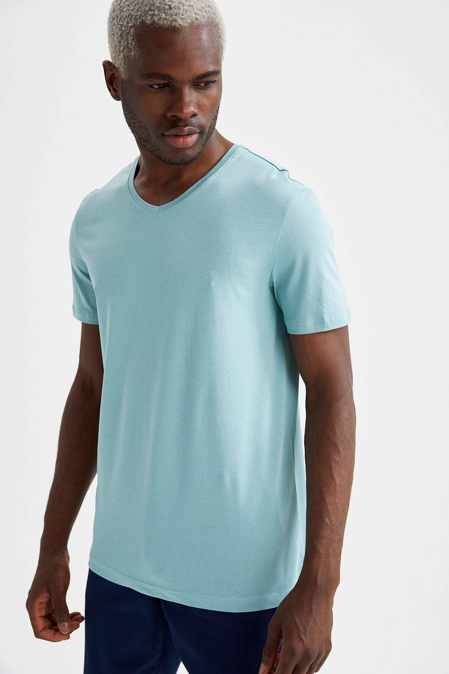 Slim Fit V Yaka Basic Tişört