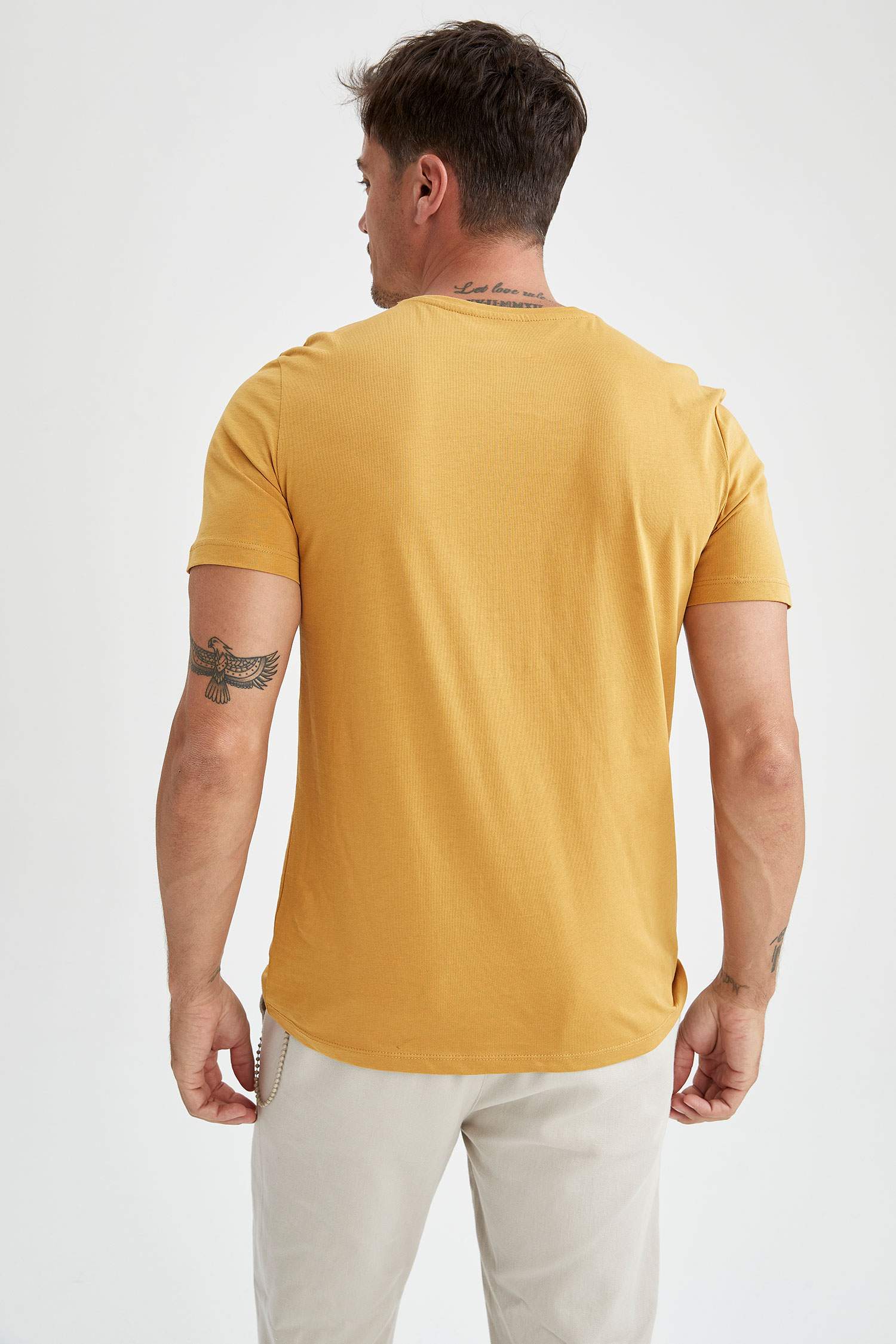 Slim Fit V Yaka Basic Tişört