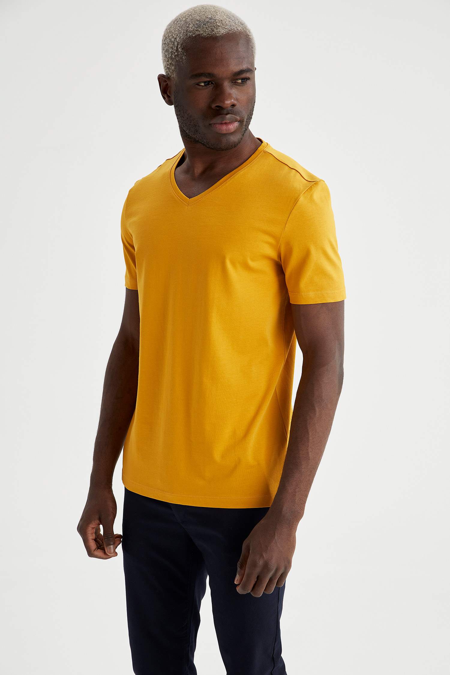 Slim Fit V Yaka Basic Tişört