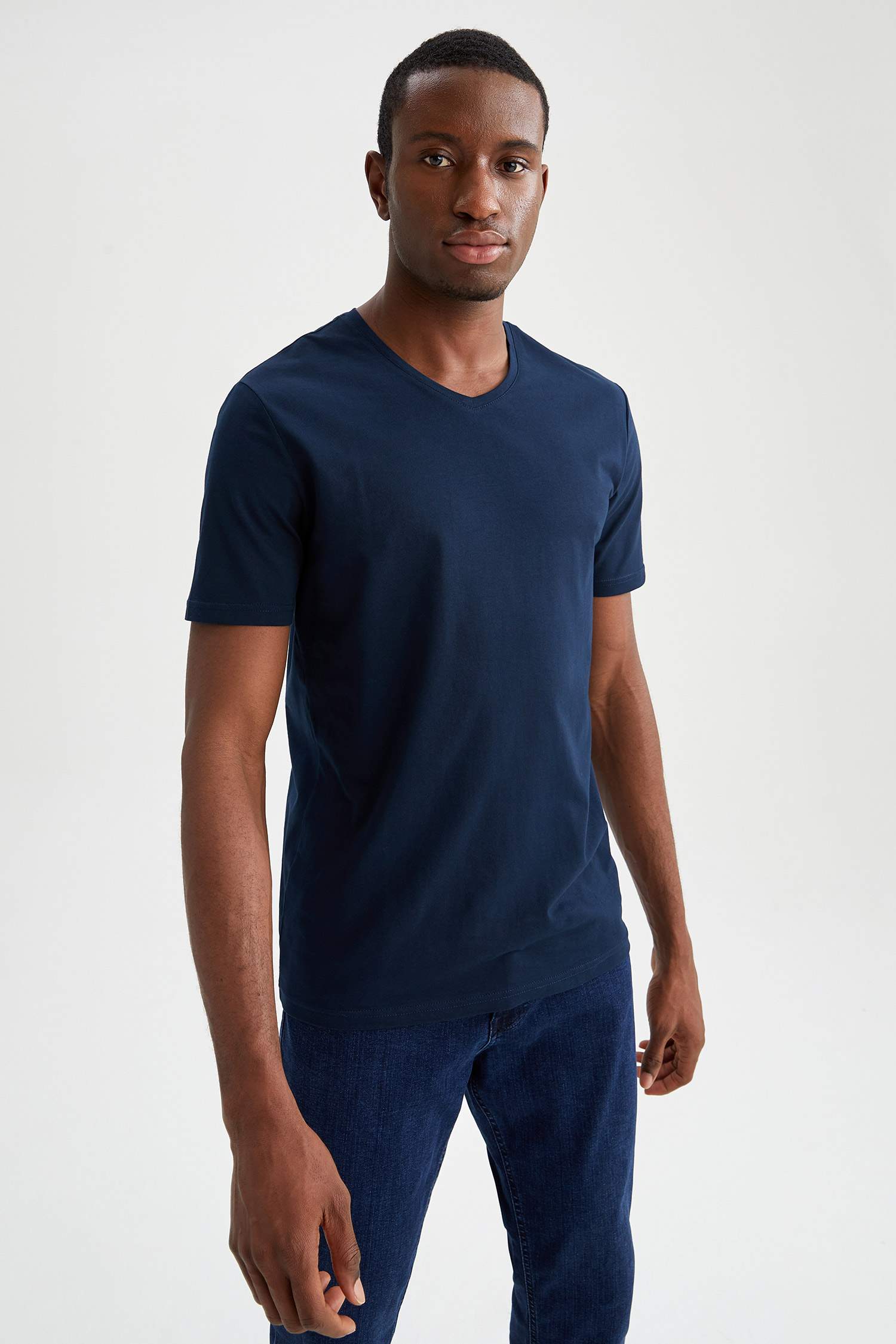 Slim Fit V Yaka Basic Pamuklu Penye Tişört