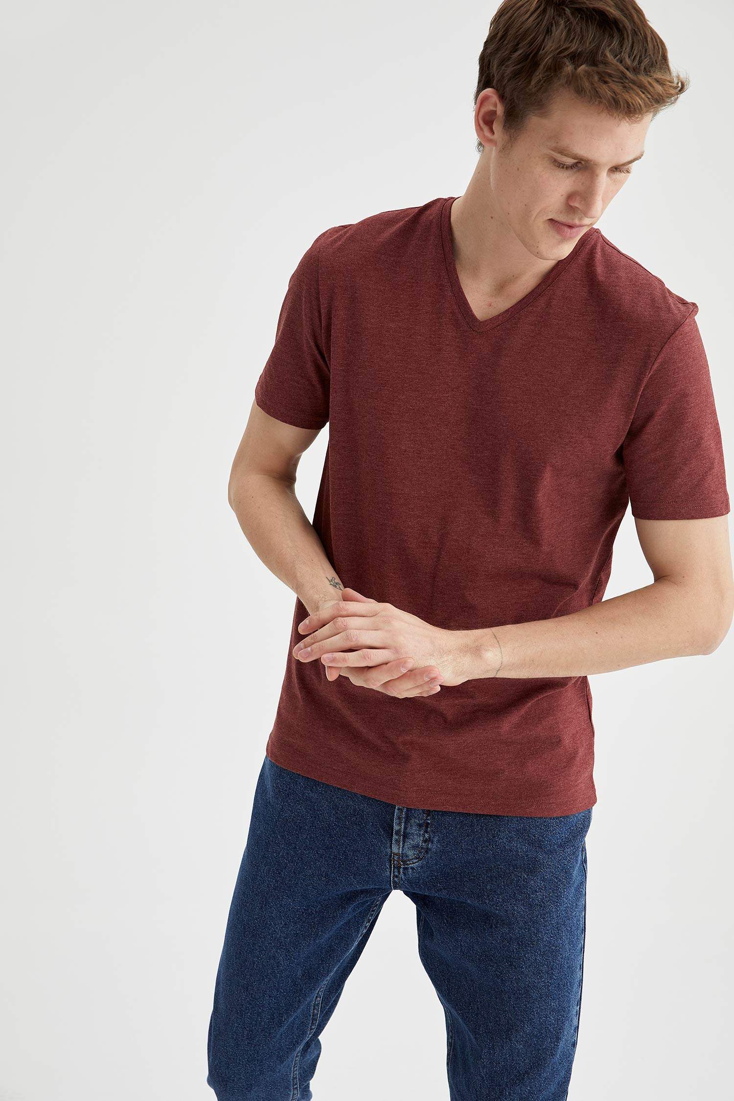Slim Fit V Yaka Basic Pamuklu Penye Tişört