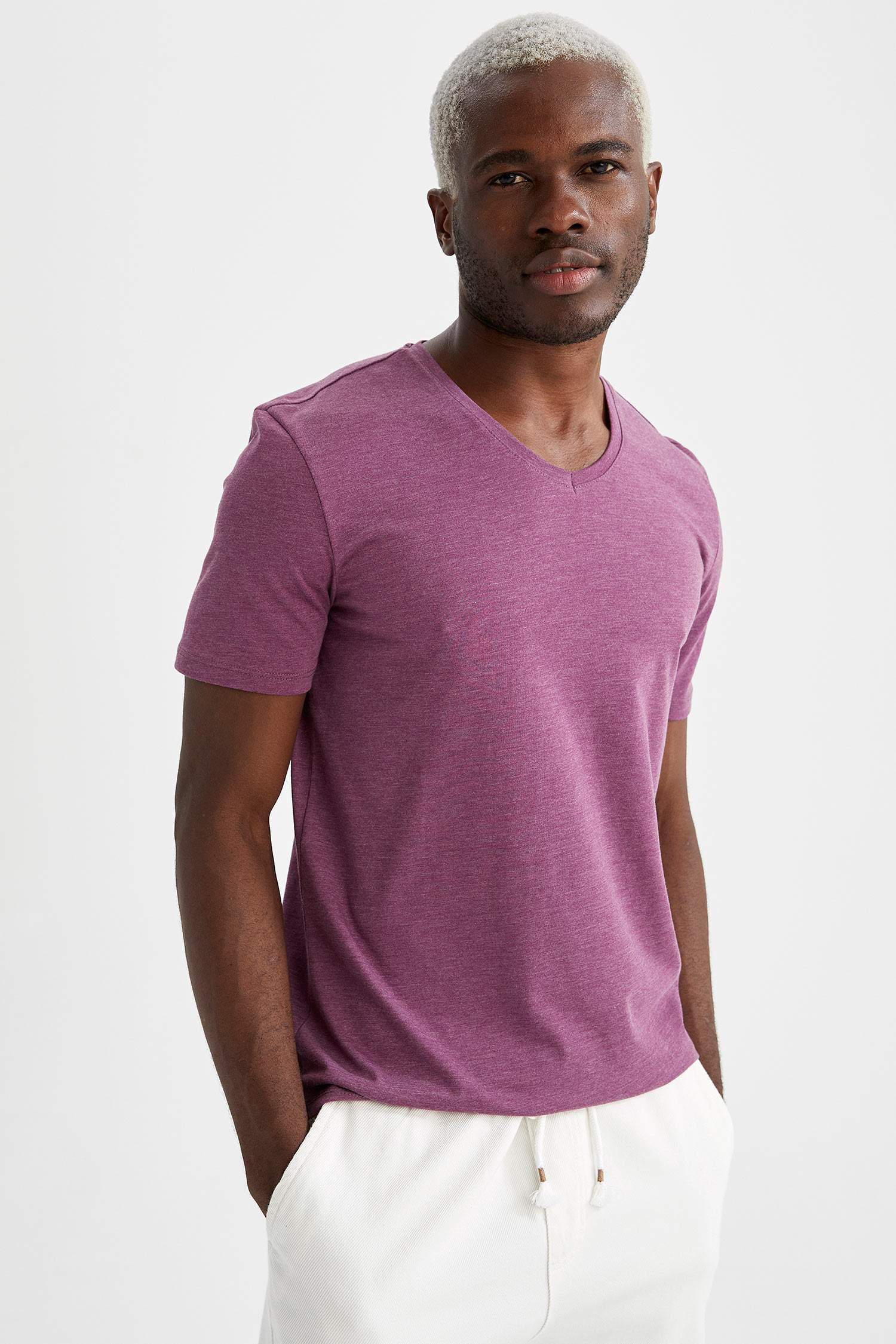 Slim Fit V Yaka Basic Tişört