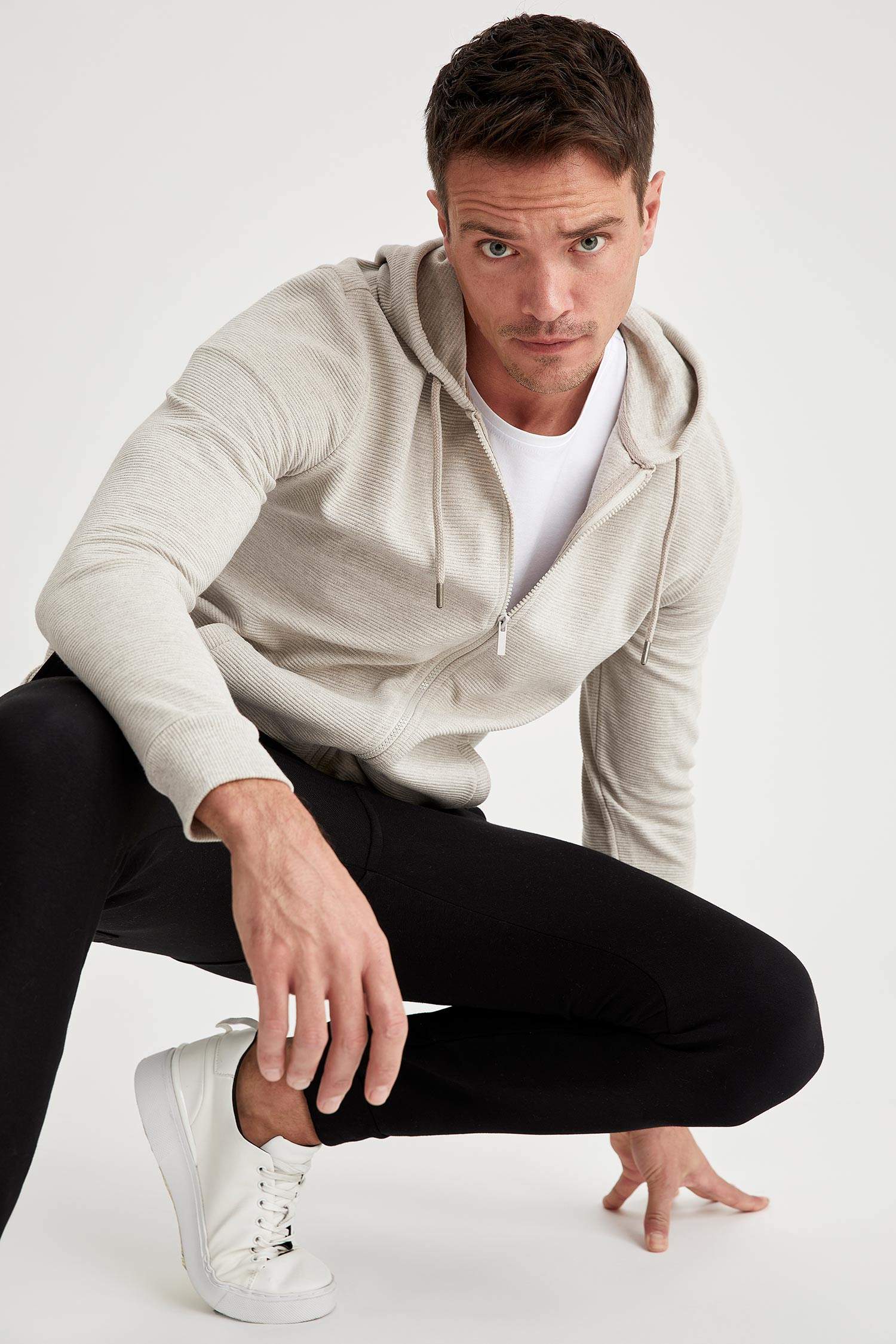 Regular Fit Kapüşonlu Fermuarlı Sweatshirt