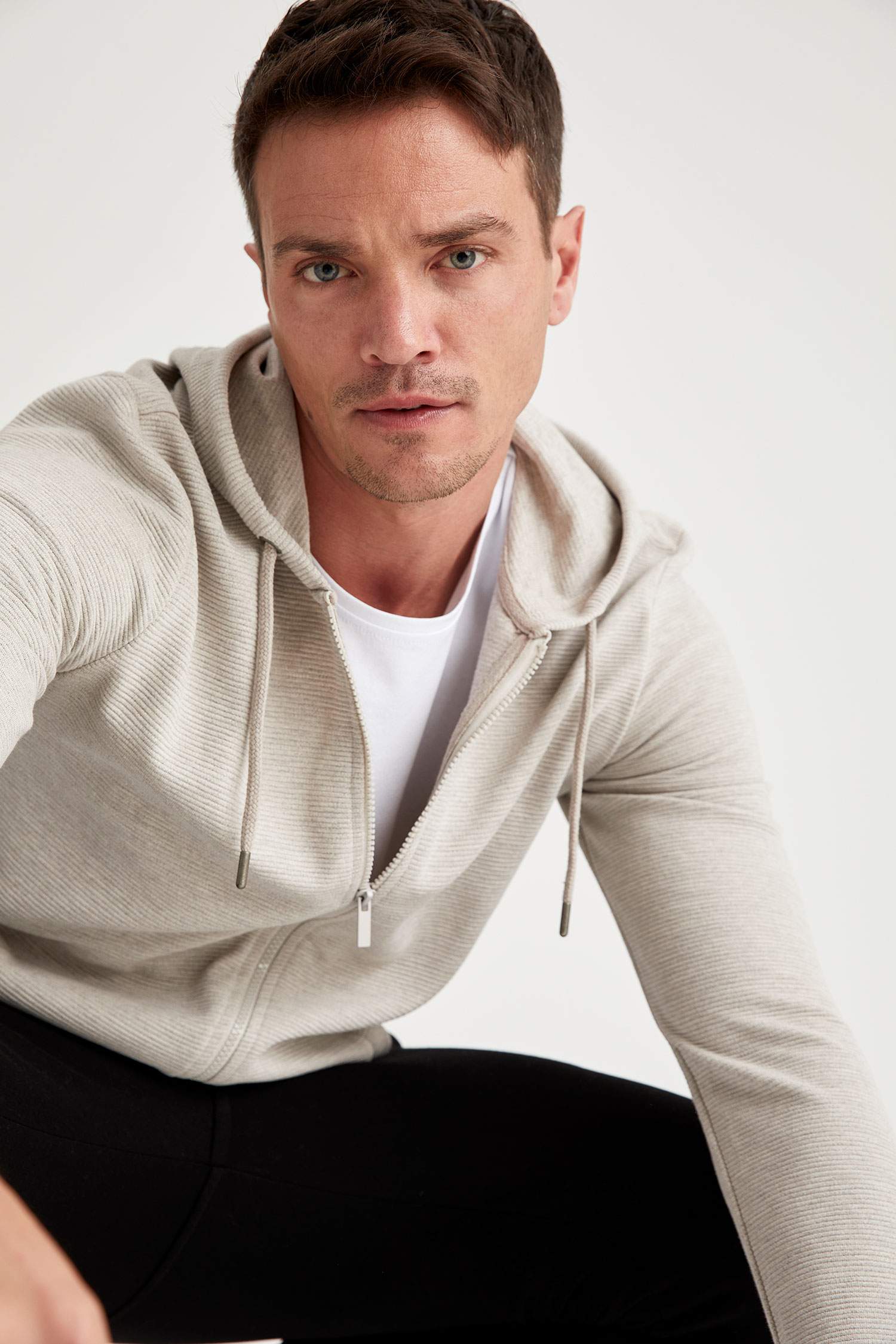 Regular Fit Kapüşonlu Fermuarlı Sweatshirt