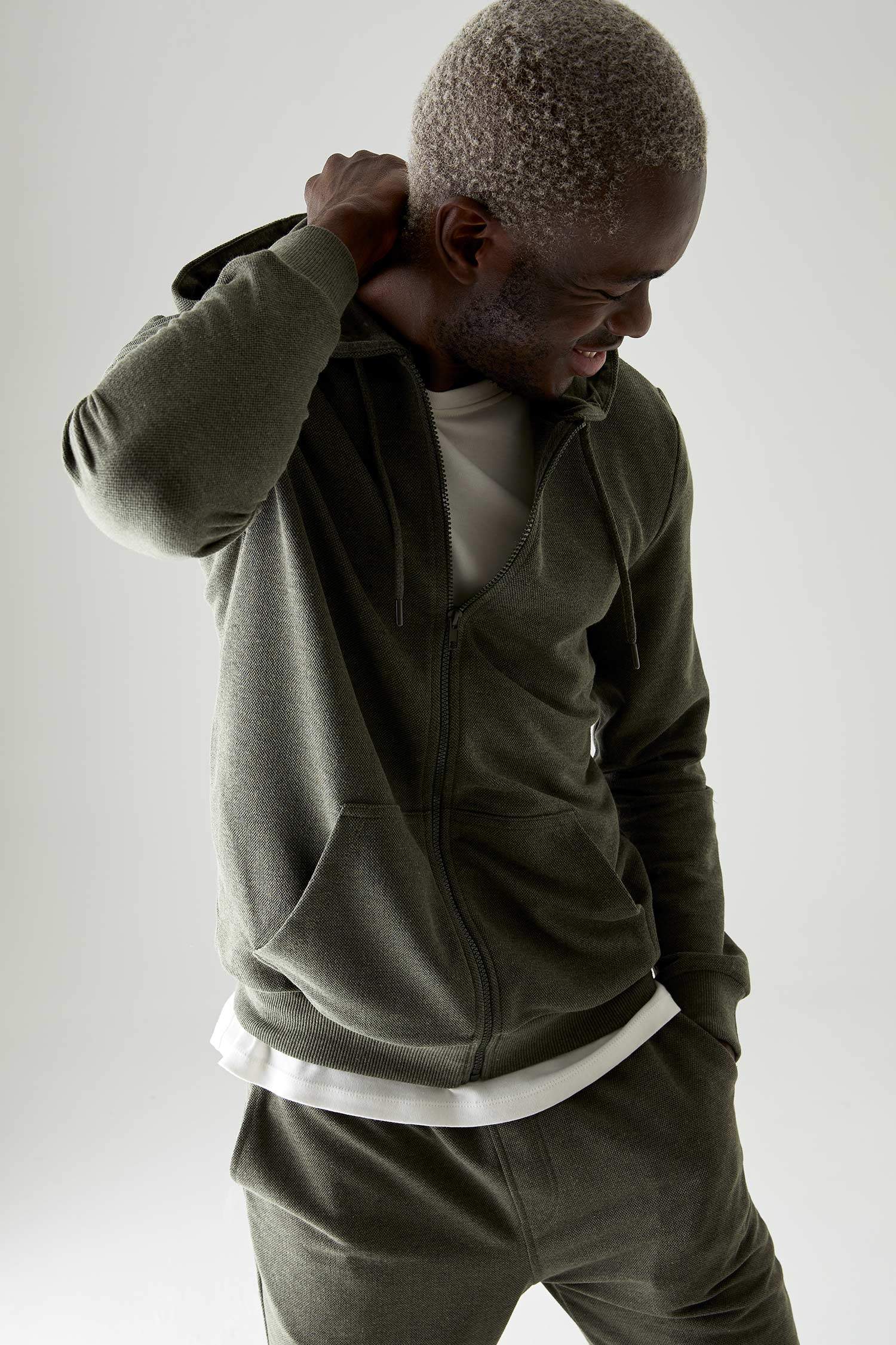 Basic Regular Fit Kapüşonlu Fermuarlı Sweatshirt