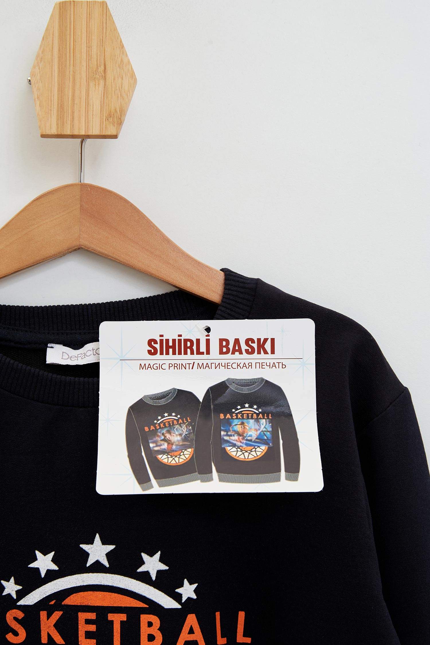 Defacto Hologram Baskılı Sweatshirt. 6 Defacto Hologram Baskılı Sweatshirt. 6