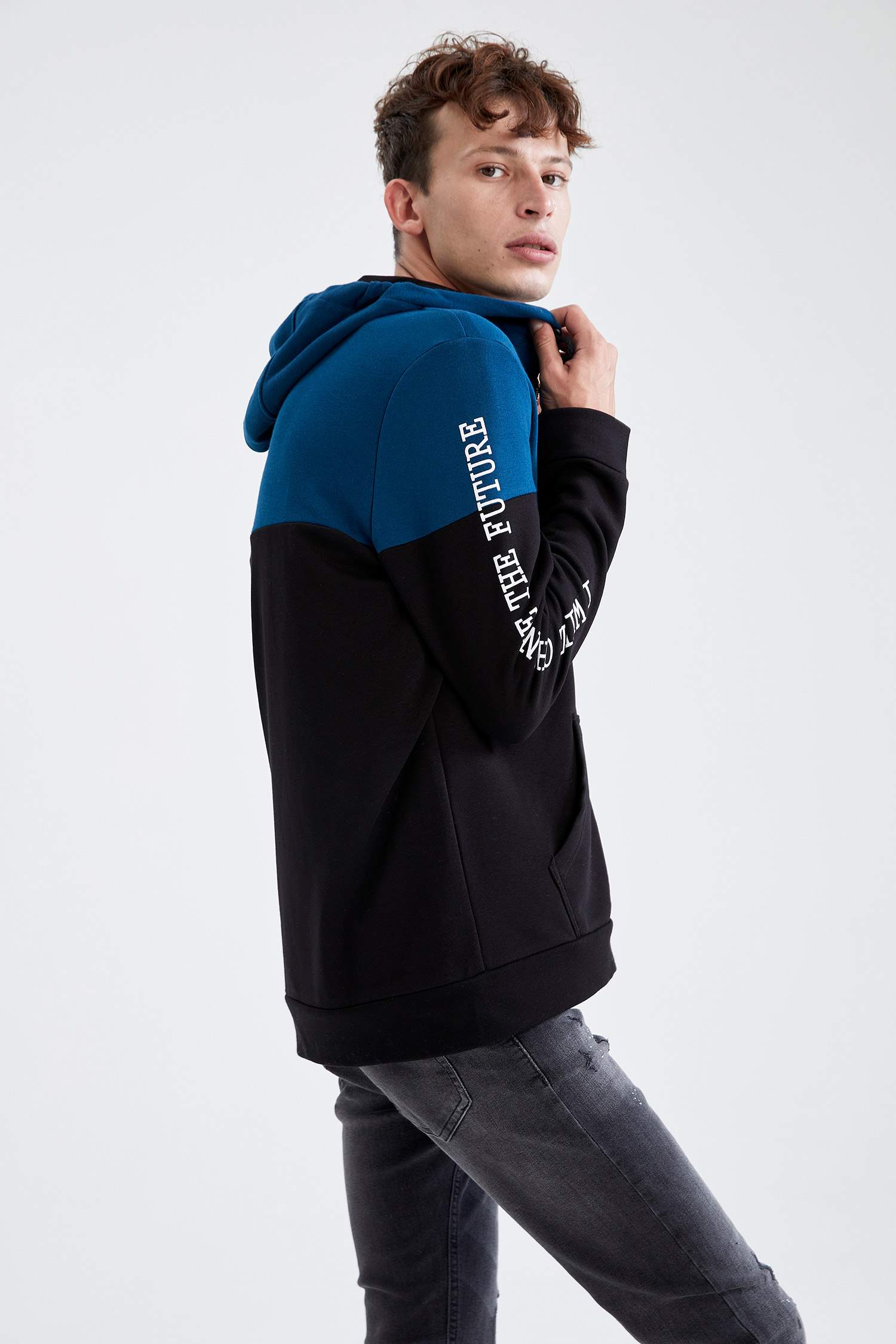 Blok Desenli Slim Fit Kapüşonlu Sweatshirt
