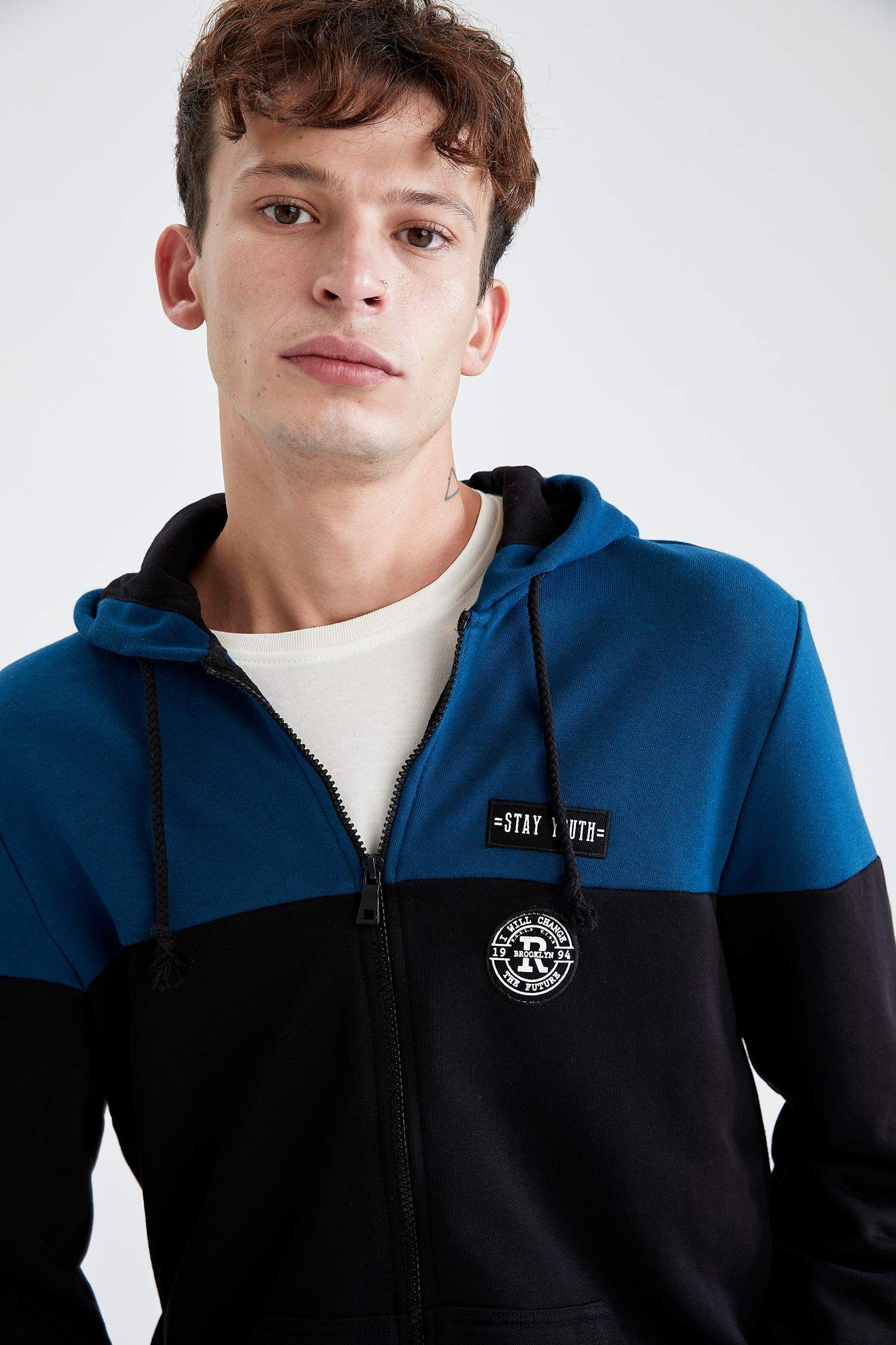 Blok Desenli Slim Fit Kapüşonlu Sweatshirt