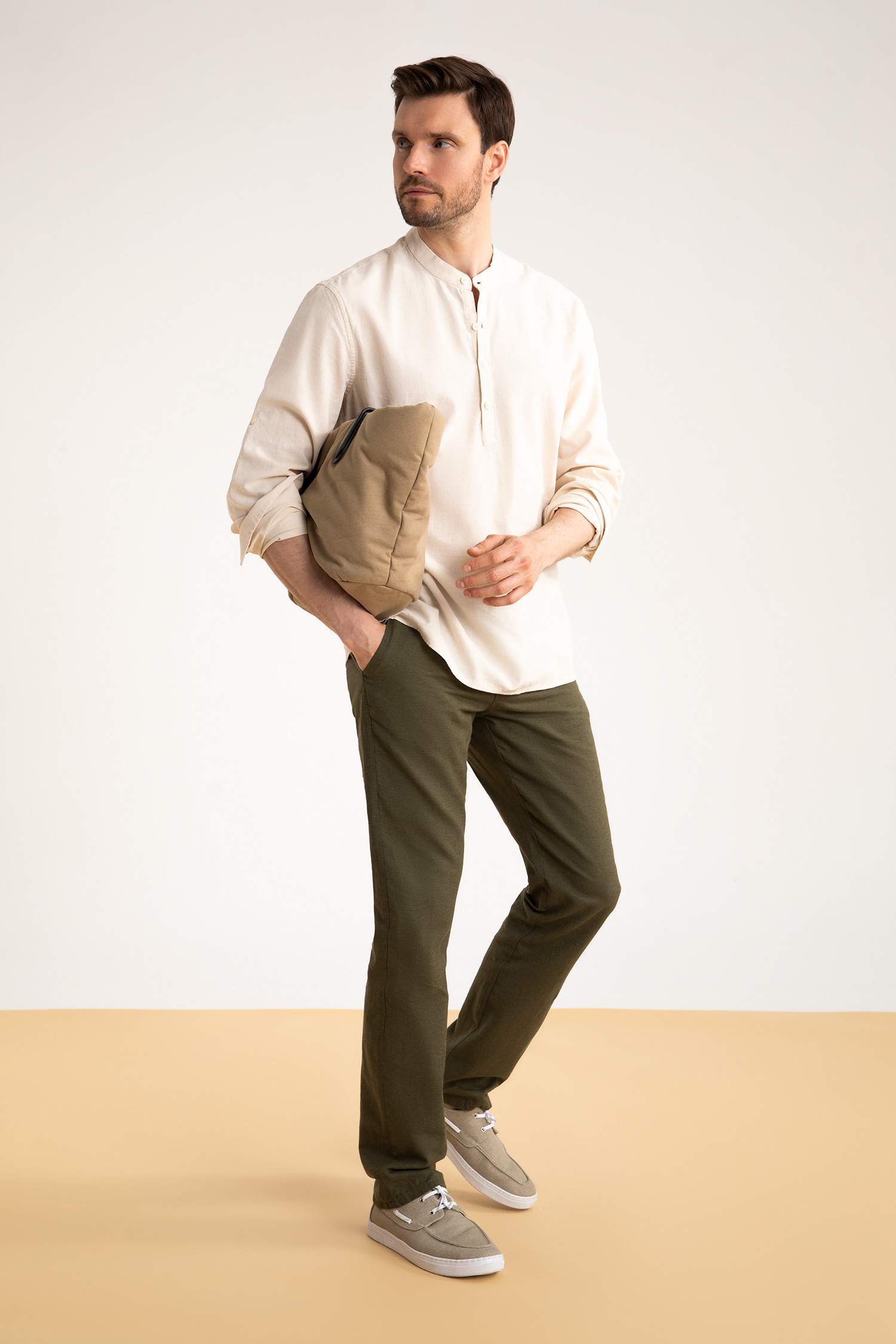 Slim Fit Hakim Yaka Uzun Kollu Gömlek