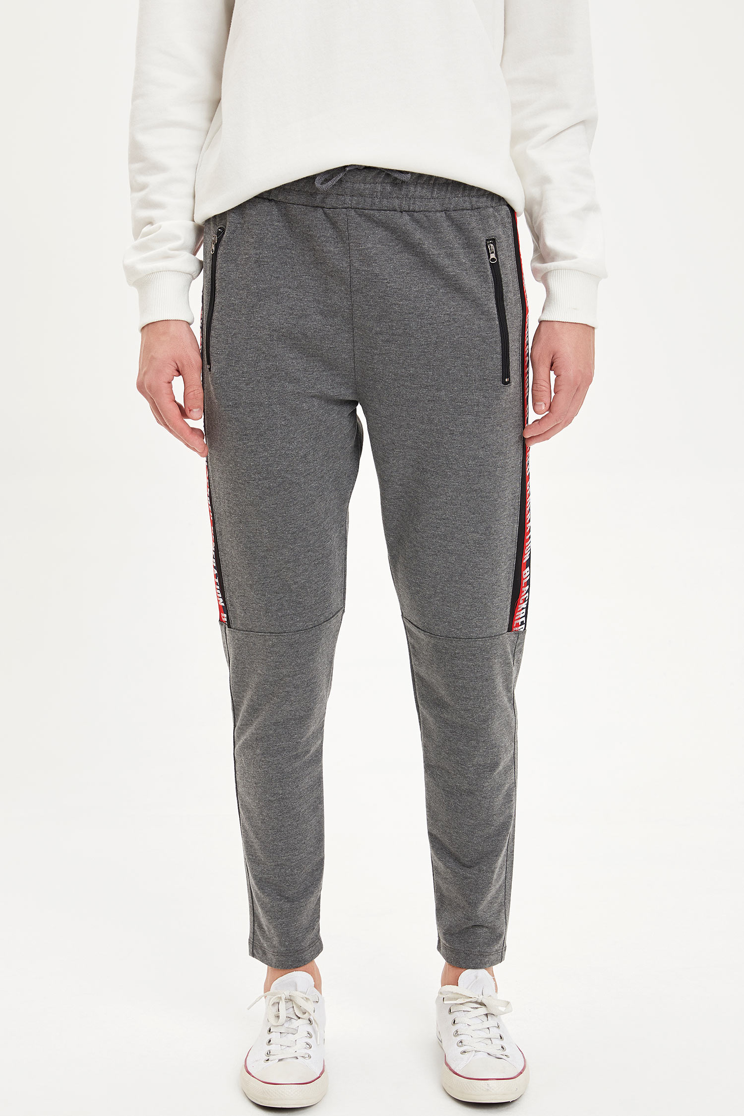 Defacto Slim Fit Yanı Şerit Baskı Detaylı Pantolon. 4 Defacto Slim Fit Yanı Şerit Baskı Detaylı Pantolon. 4