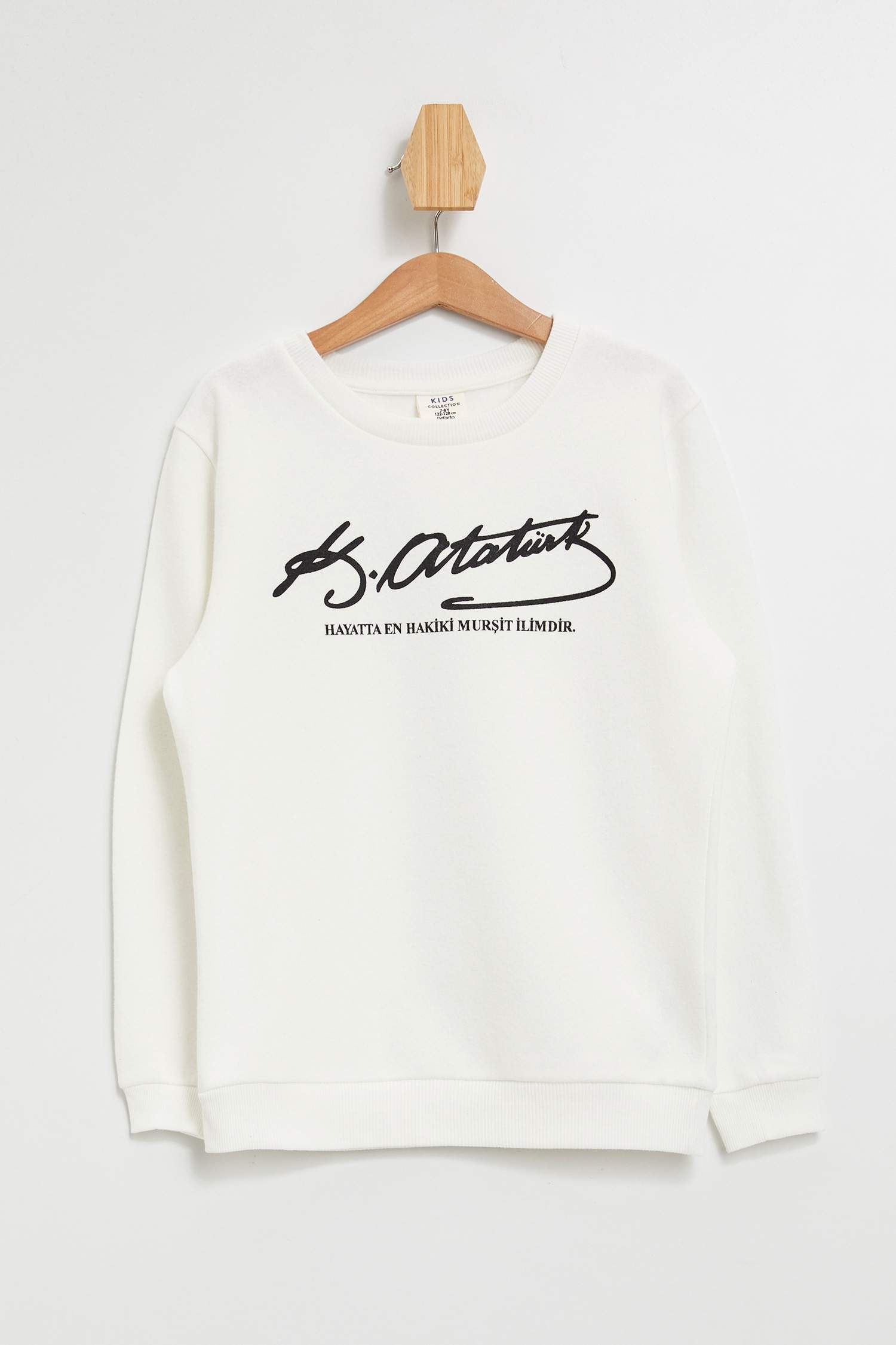 Defacto Atatürk Baskılı Sweatshirt. 5 Defacto Atatürk Baskılı Sweatshirt. 5