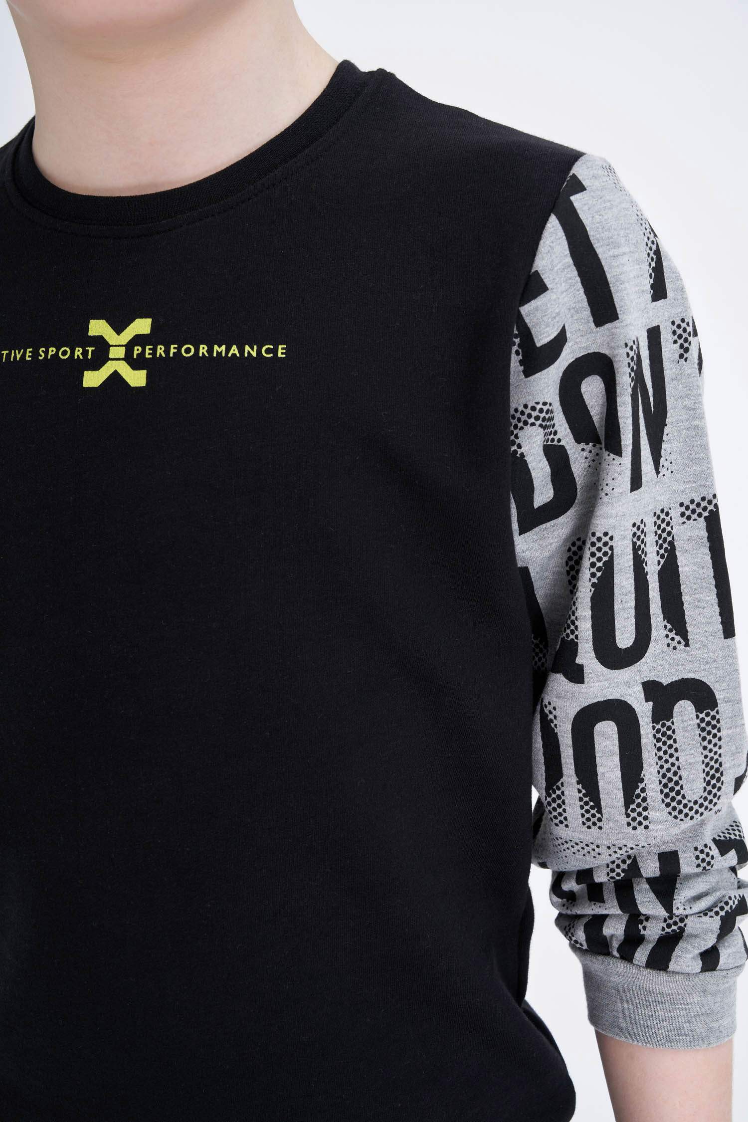 Erkek Çocuk Renk Bloklu Yazı Baskılı Sweatshirt