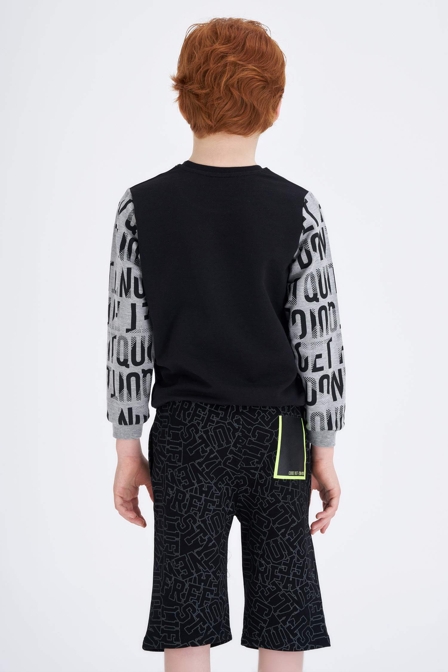 Erkek Çocuk Renk Bloklu Yazı Baskılı Sweatshirt