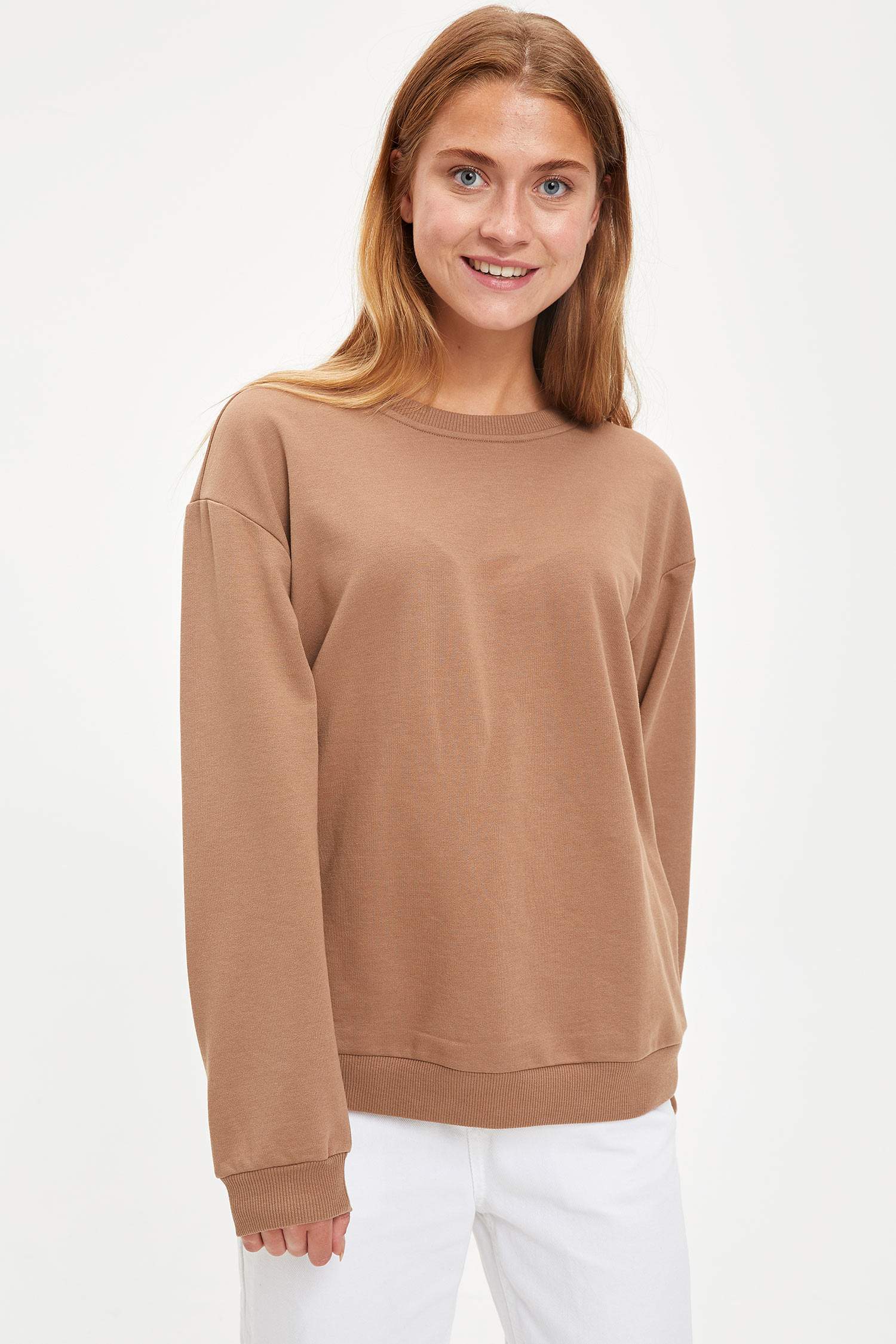 Basic Regular Fit Bisiklet Yaka Cepsiz Uzun Kollu Sweatshirt