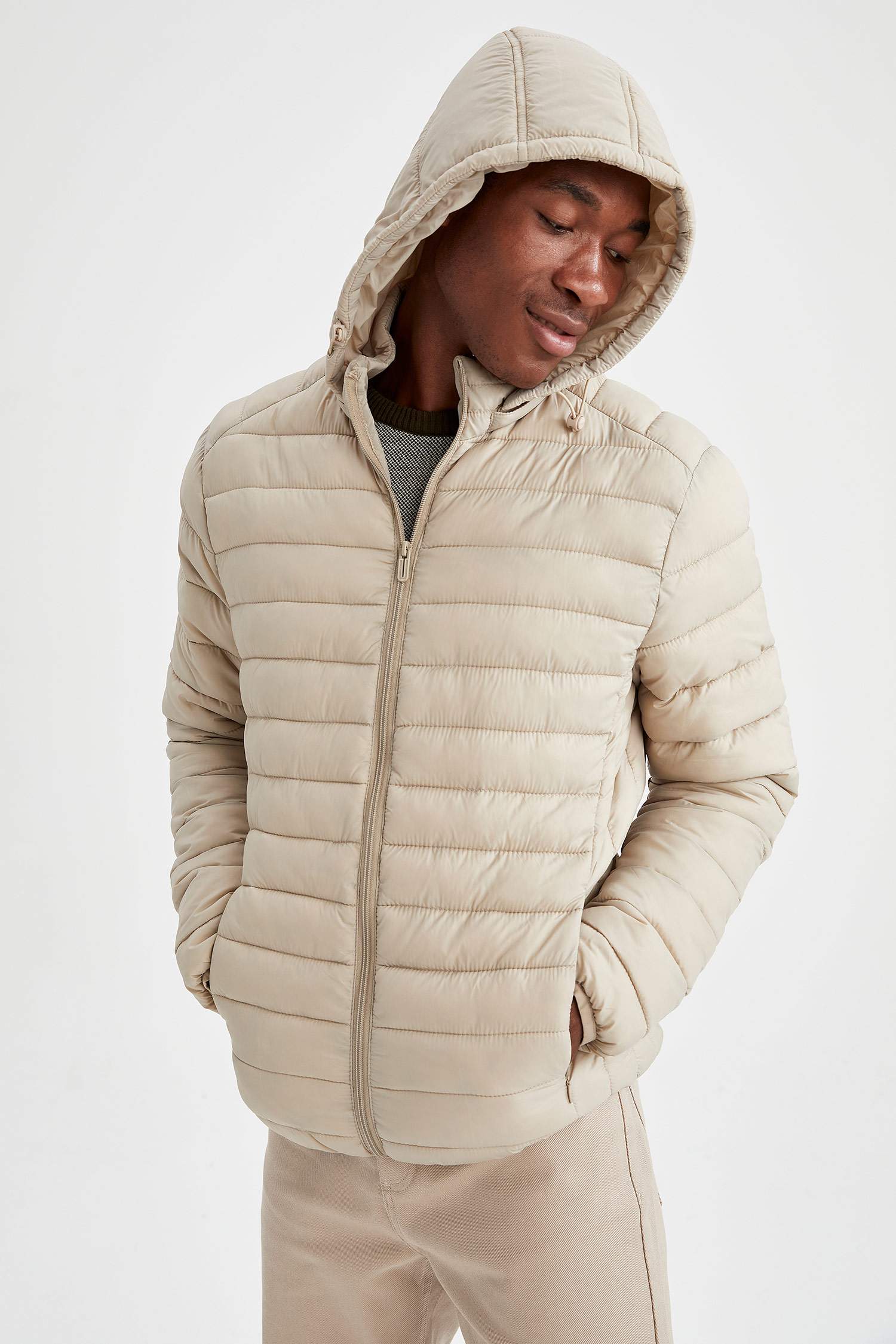 Slim Fit Kapüşonlu Su İtici Isı Yalıtımlı Warmtech Şişme Mont