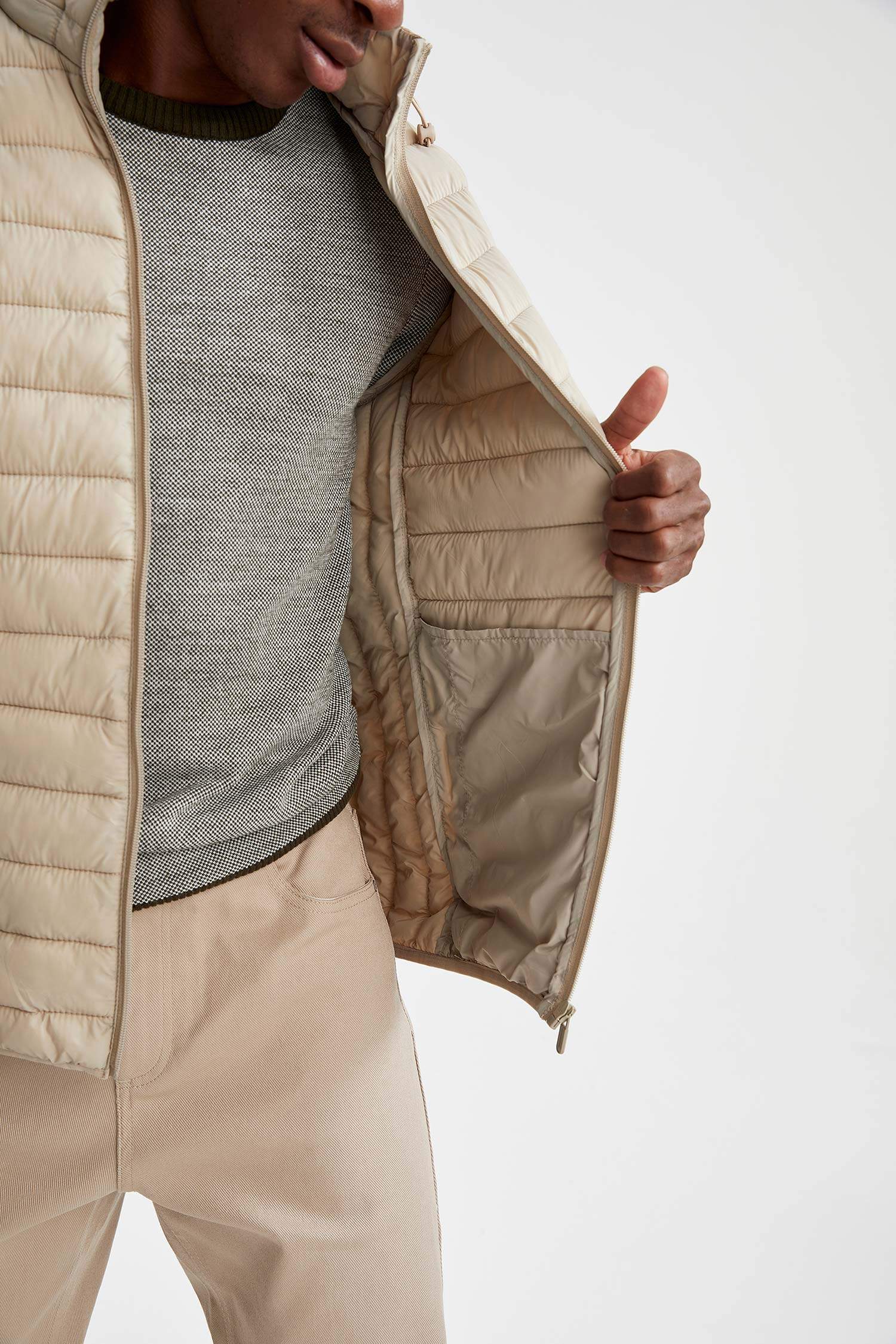 Slim Fit Kapüşonlu Su İtici Isı Yalıtımlı Warmtech Şişme Mont
