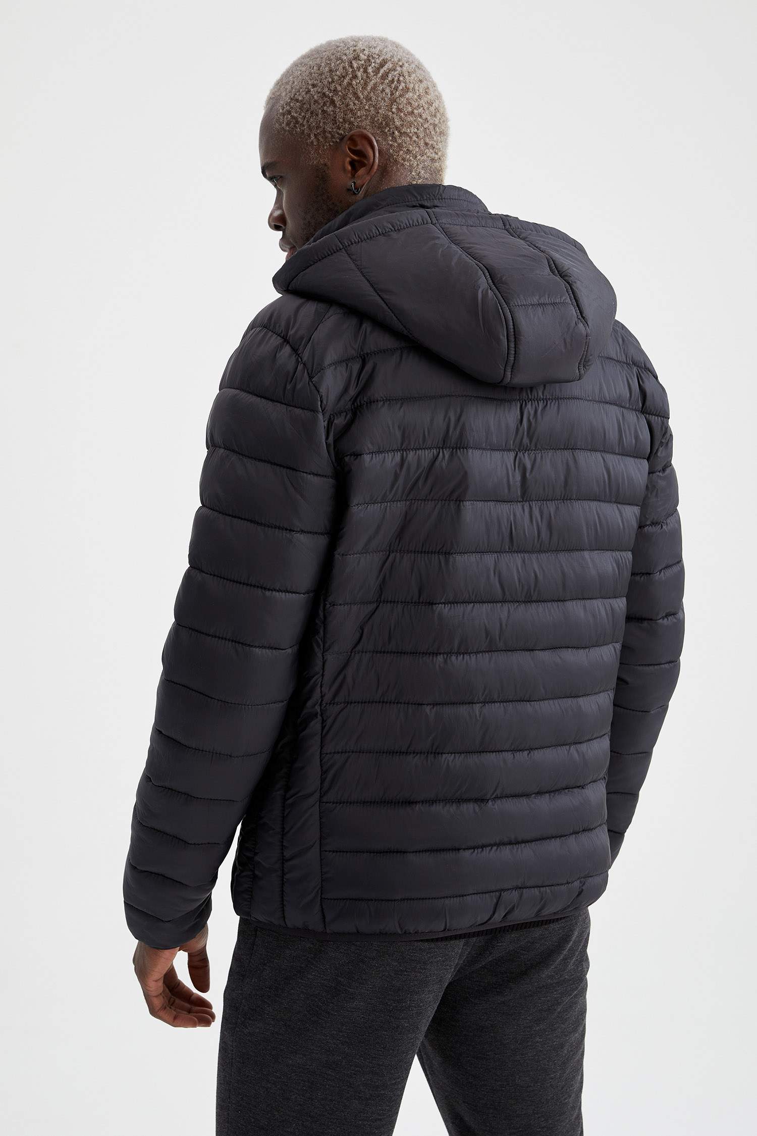 Slim Fit Kapüşonlu Şişme Mont