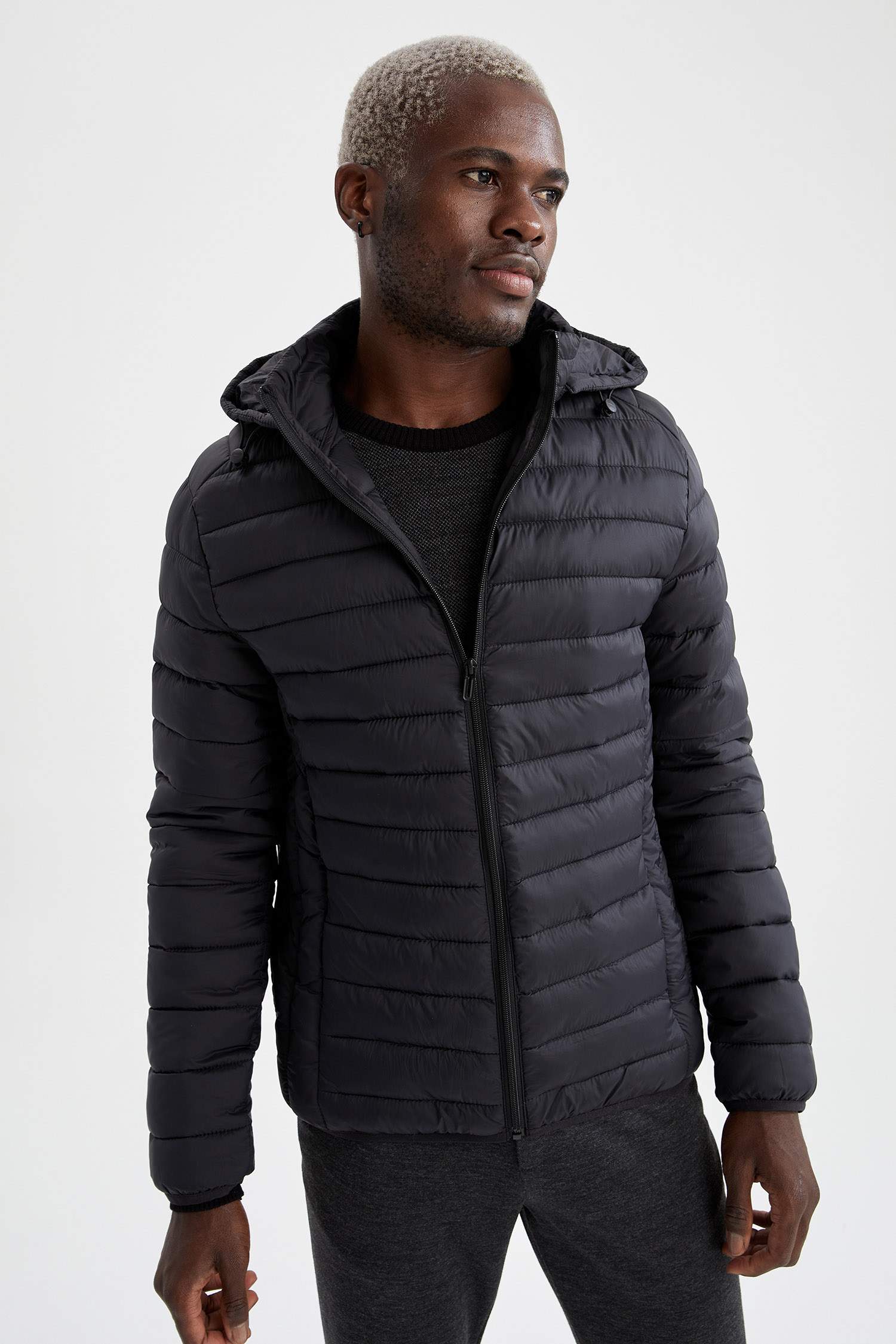 Slim Fit Kapüşonlu Şişme Mont