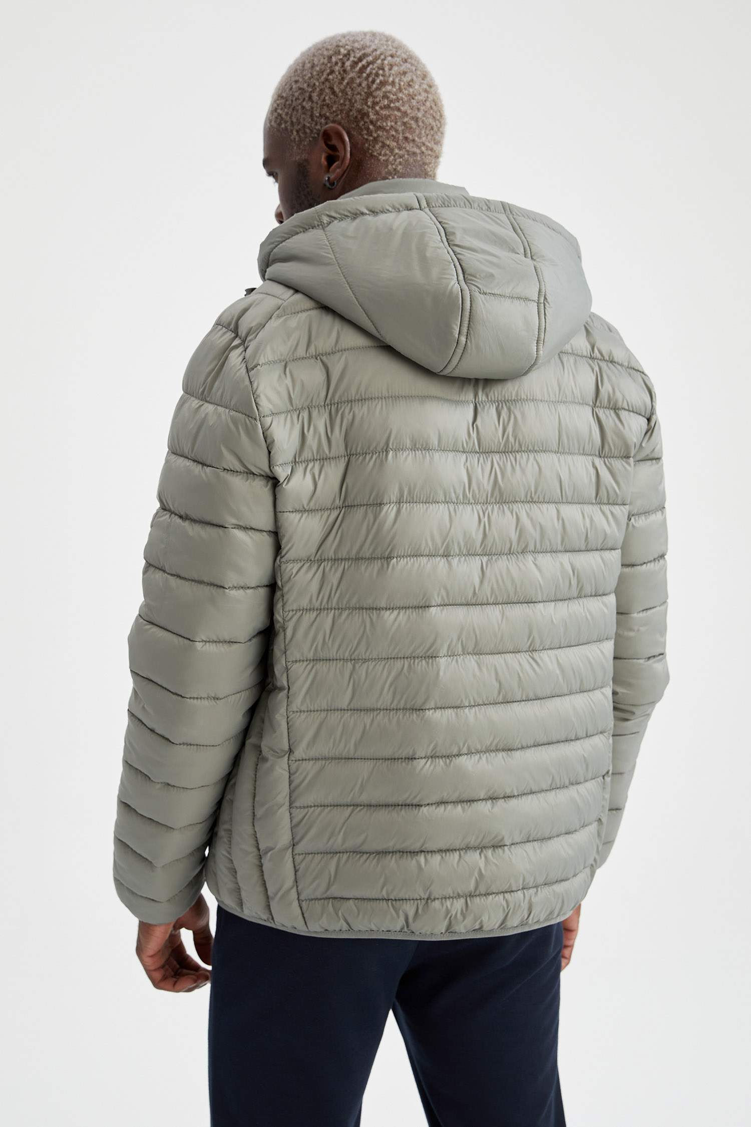 Slim Fit Kapüşonlu Şişme Mont