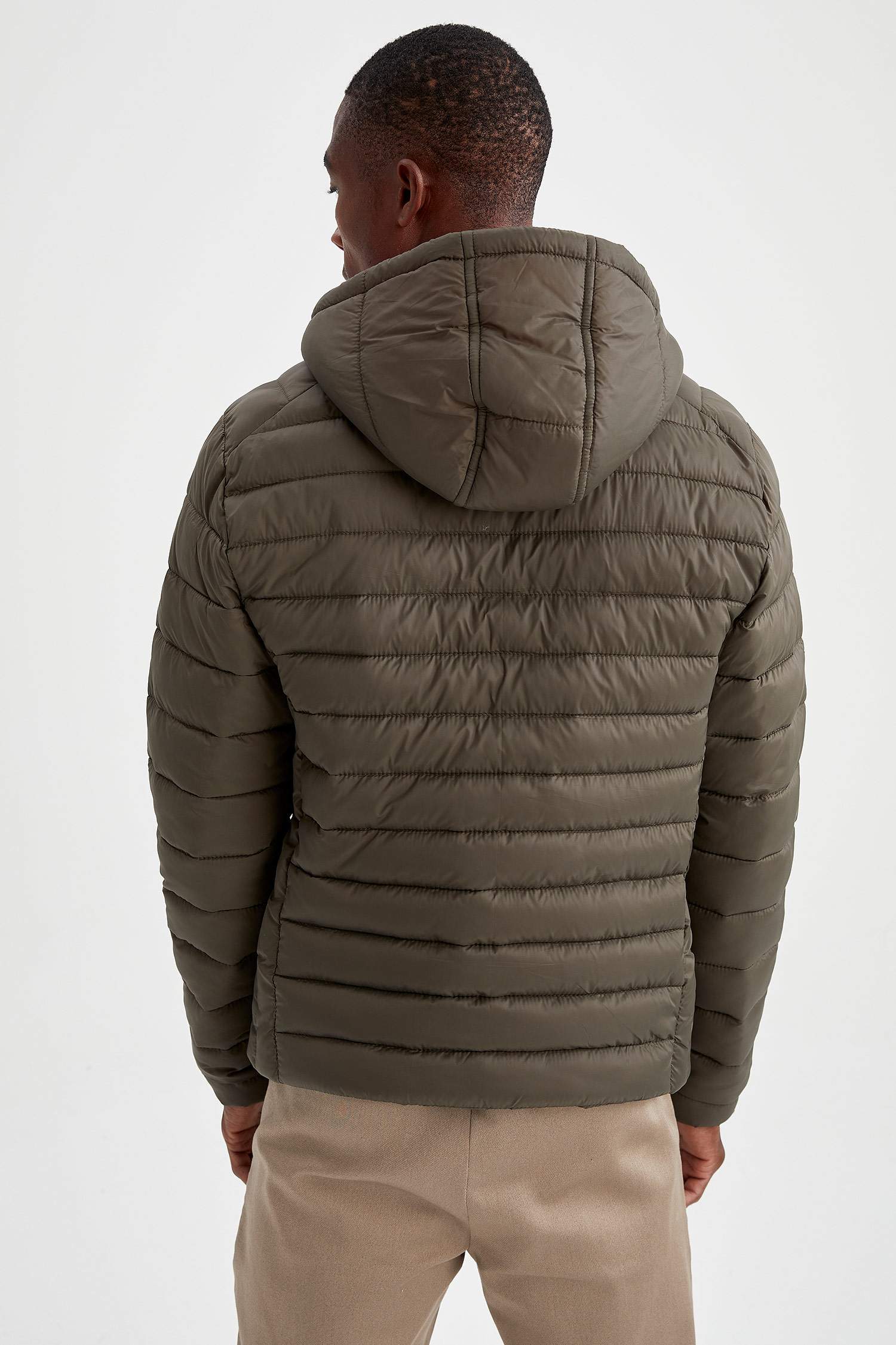 Slim Fit Kapüşonlu Şişme Mont