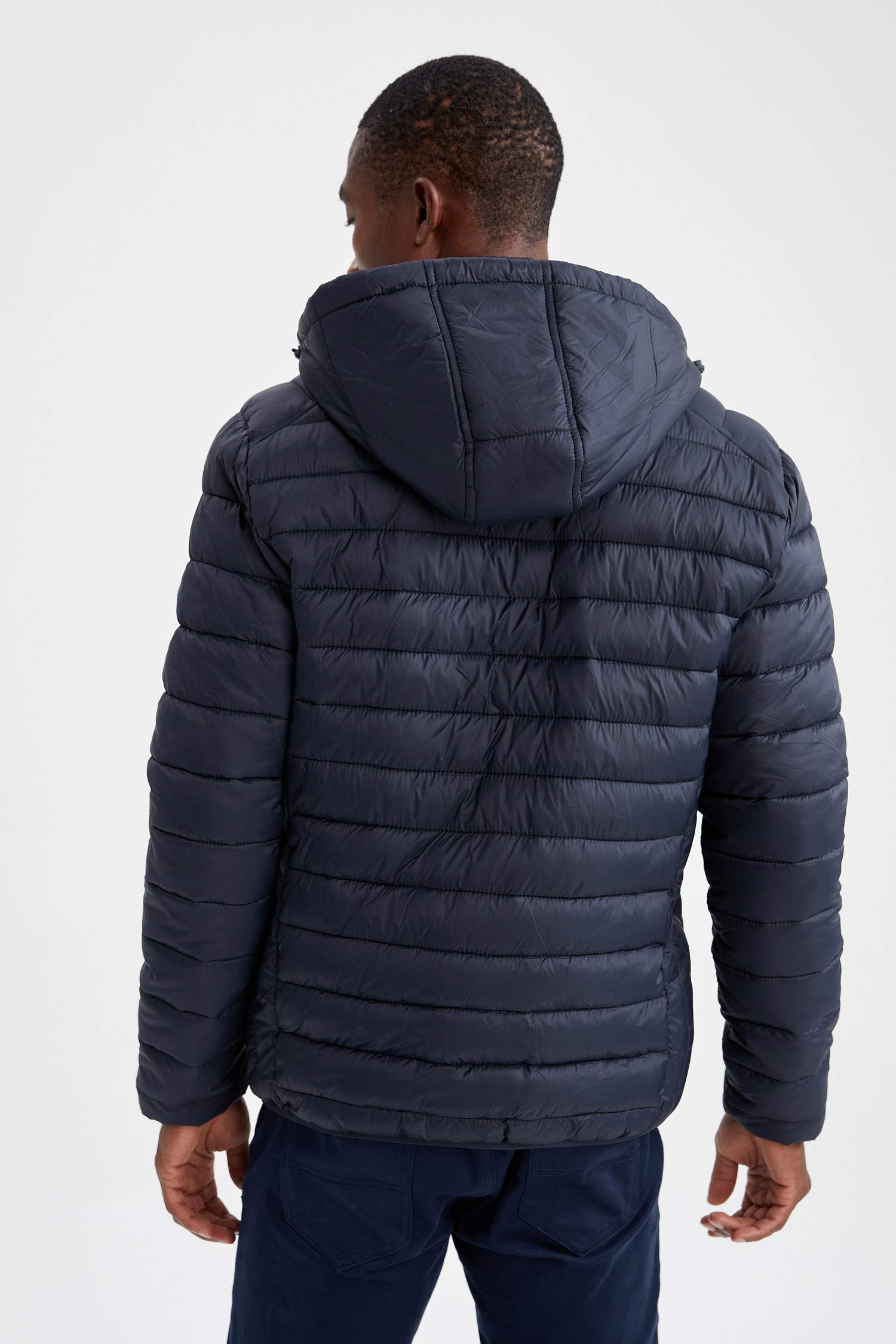 Slim Fit Kapüşonlu Şişme Mont