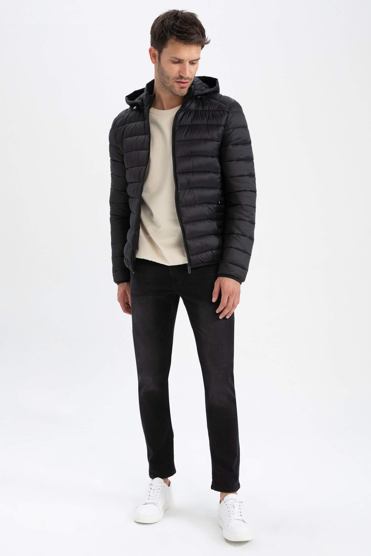 Slim Fit Kapüşonlu Su İtici Isı Yalıtımlı Warmtech Şişme Mont