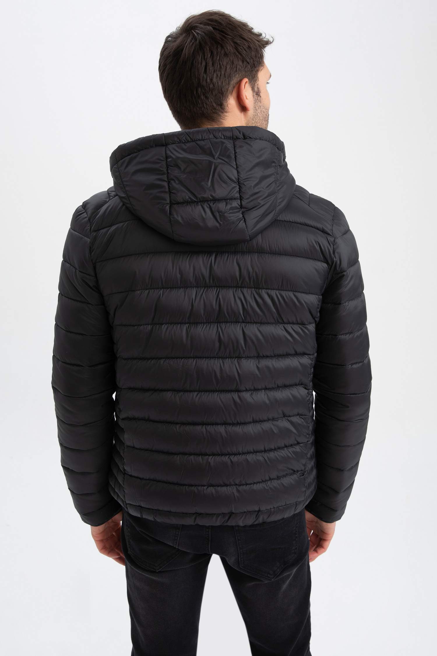 Slim Fit Kapüşonlu Su İtici Isı Yalıtımlı Warmtech Şişme Mont