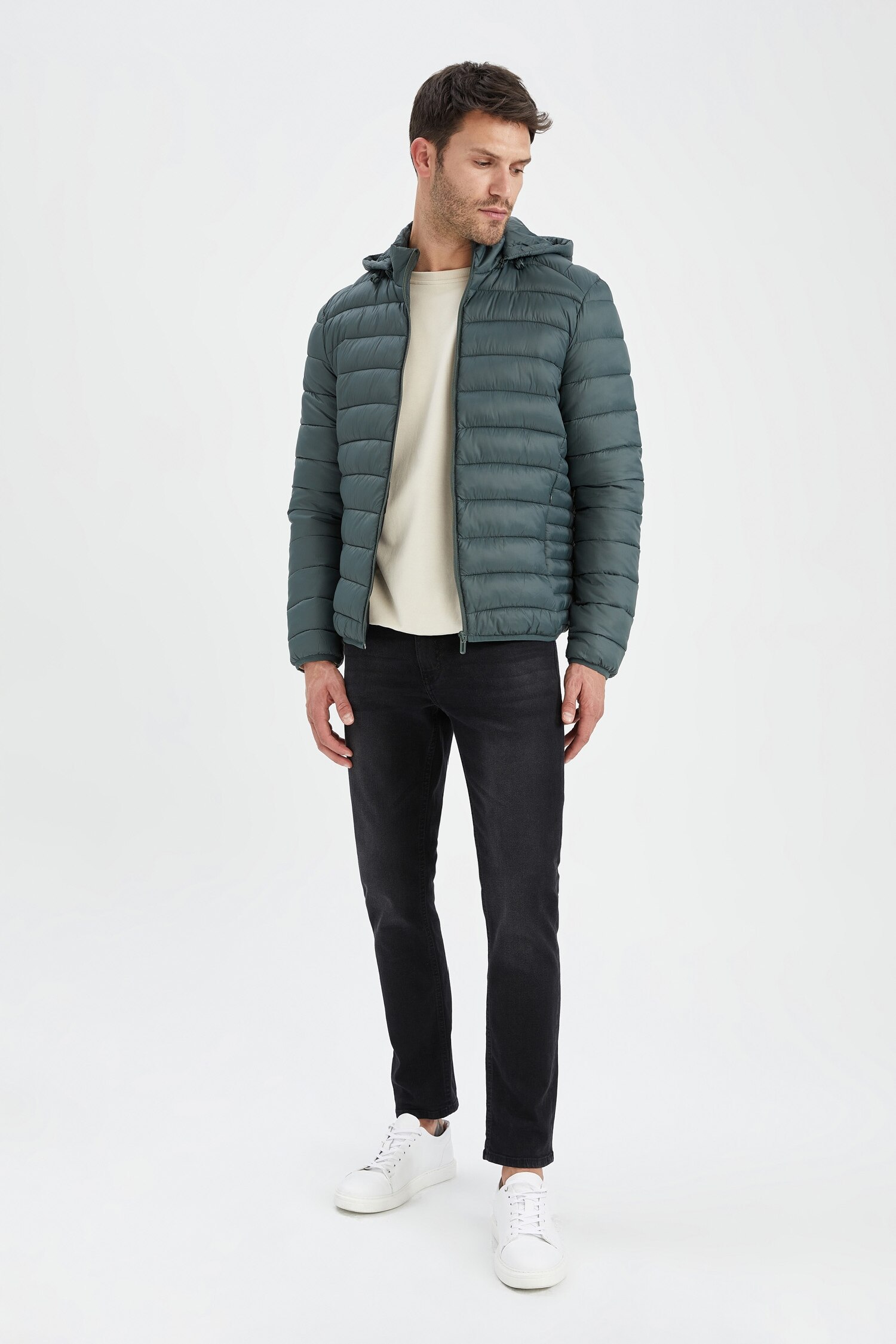 Slim Fit Kapüşonlu Su İtici Isı Yalıtımlı Warmtech Şişme Mont
