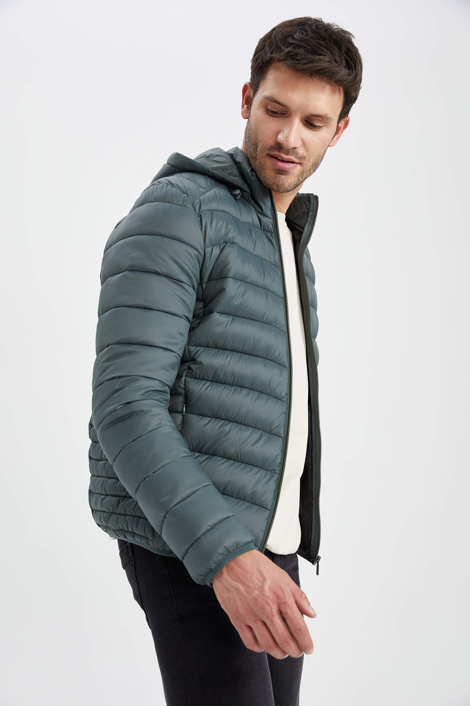Slim Fit Kapüşonlu Su İtici Isı Yalıtımlı Warmtech Şişme Mont