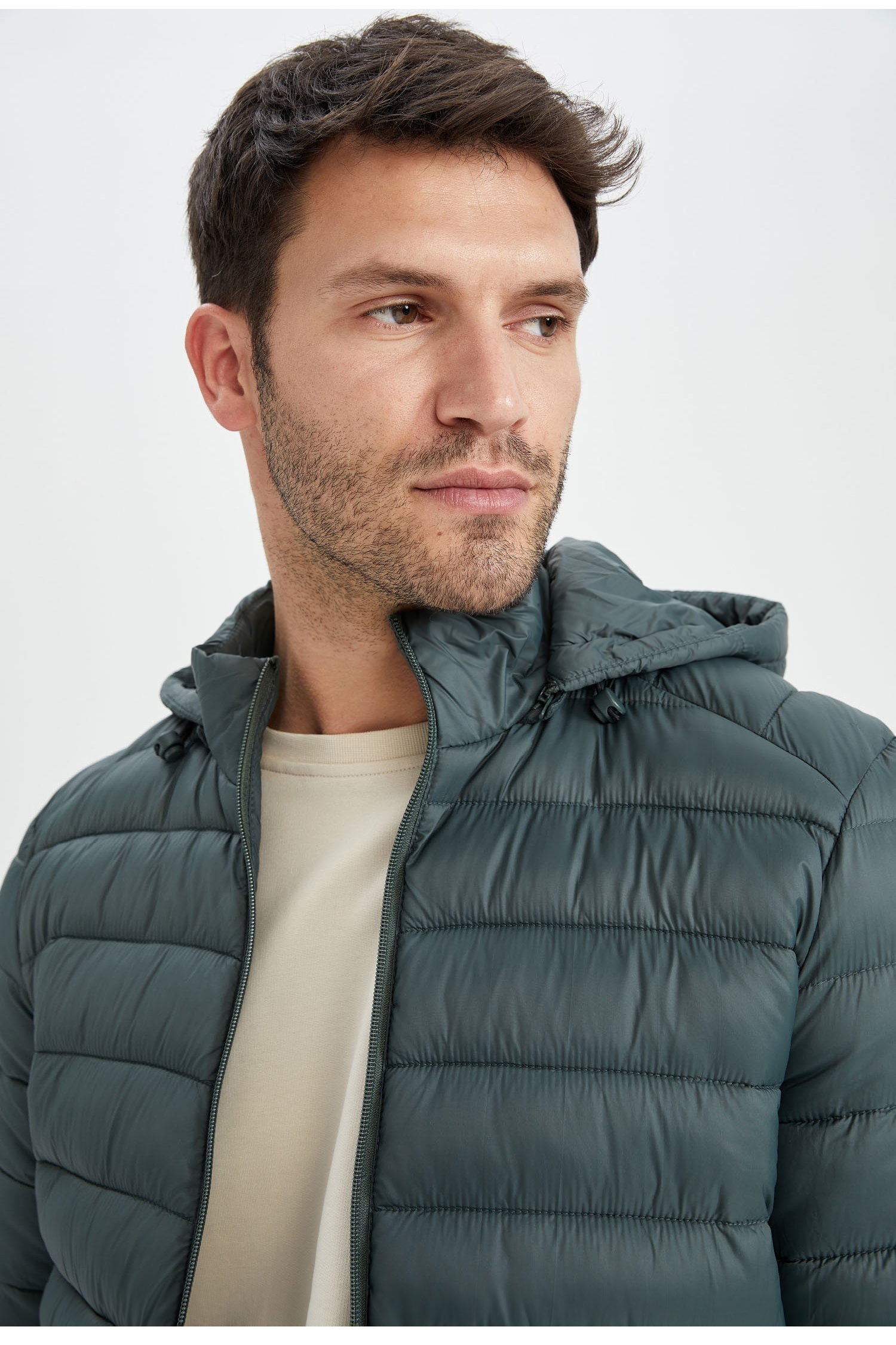 Slim Fit Kapüşonlu Su İtici Isı Yalıtımlı Warmtech Şişme Mont