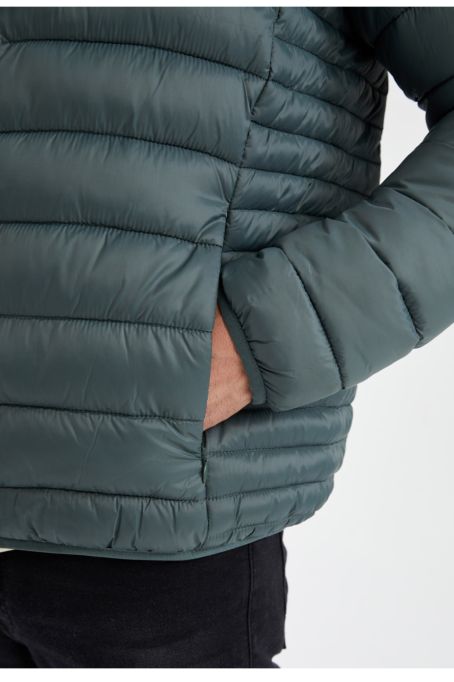 Slim Fit Kapüşonlu Su İtici Isı Yalıtımlı Warmtech Şişme Mont