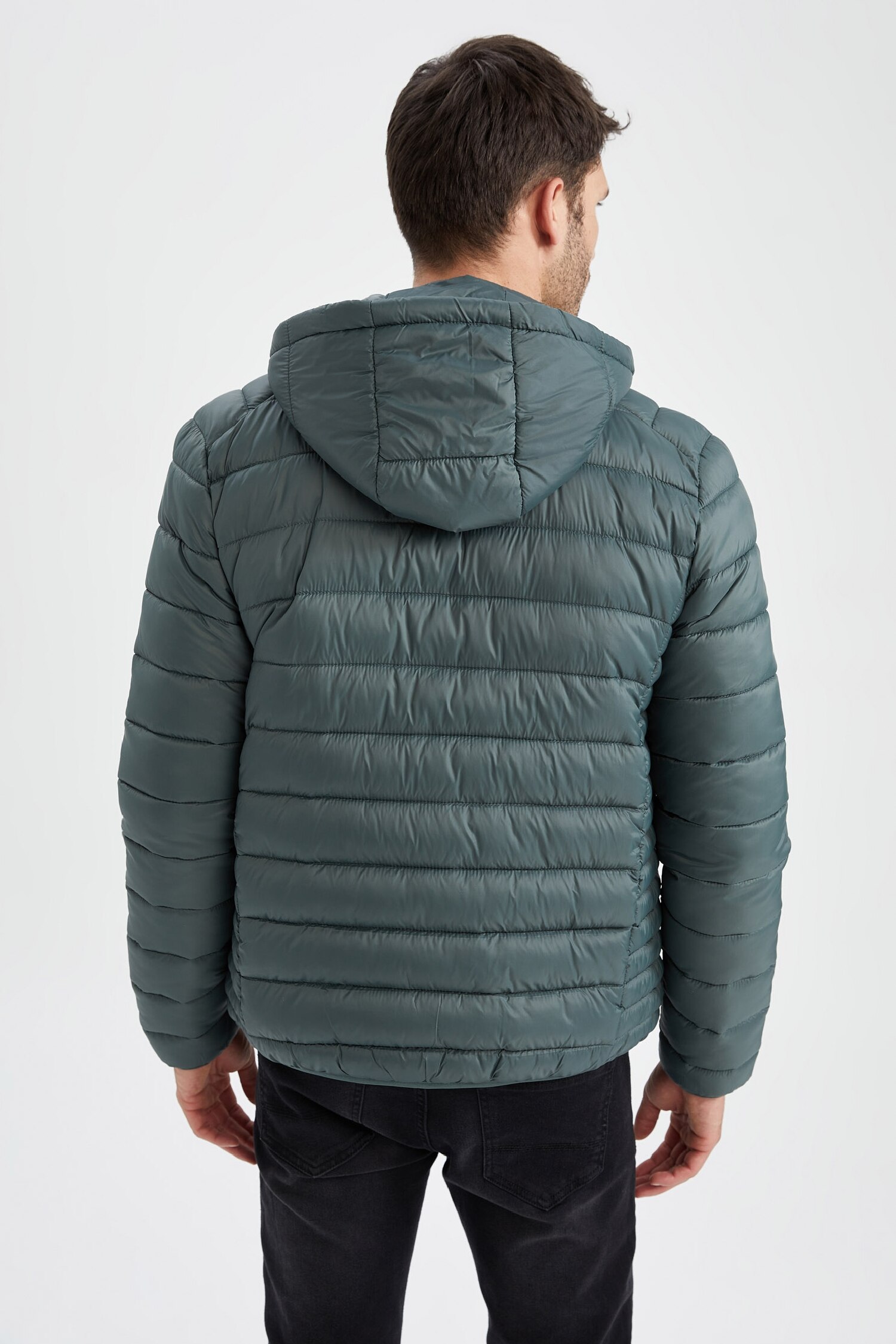 Slim Fit Kapüşonlu Su İtici Isı Yalıtımlı Warmtech Şişme Mont
