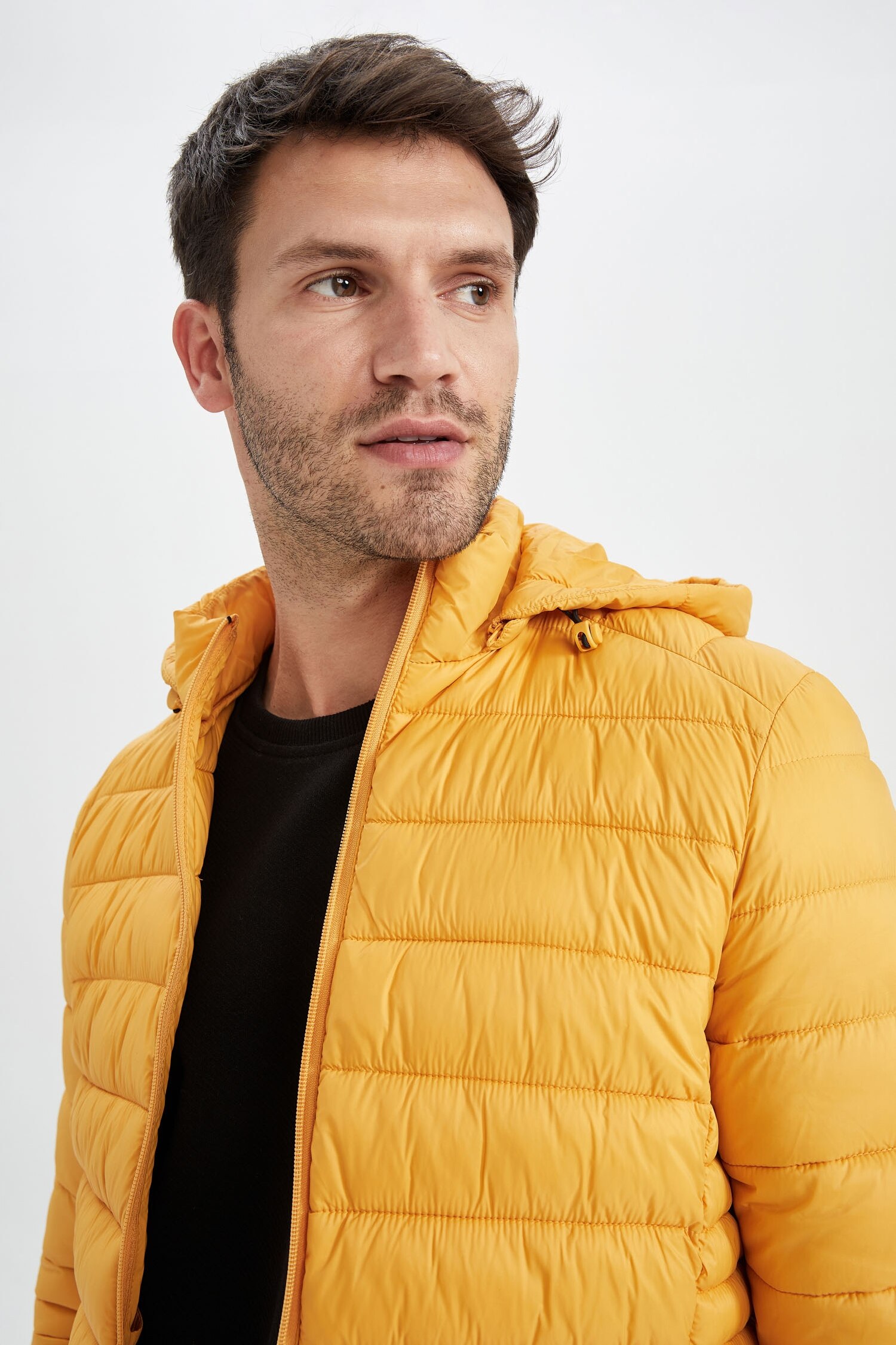 Slim Fit Kapüşonlu Su İtici Isı Yalıtımlı Warmtech Şişme Mont