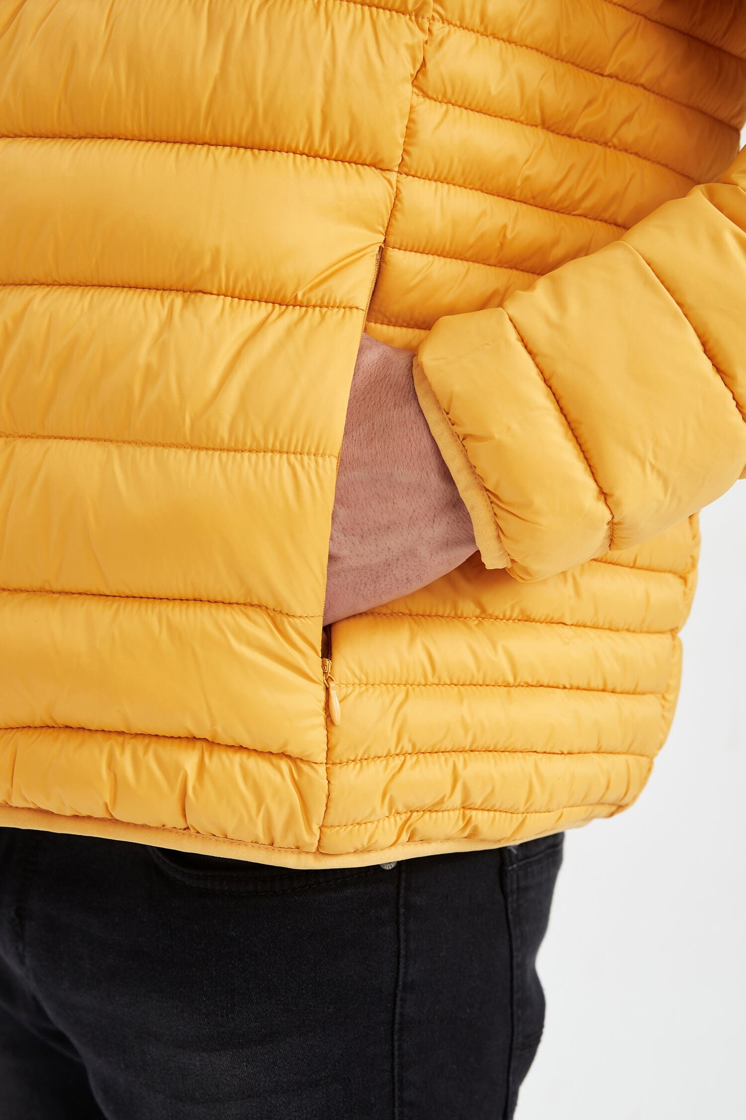 Slim Fit Kapüşonlu Su İtici Isı Yalıtımlı Warmtech Şişme Mont