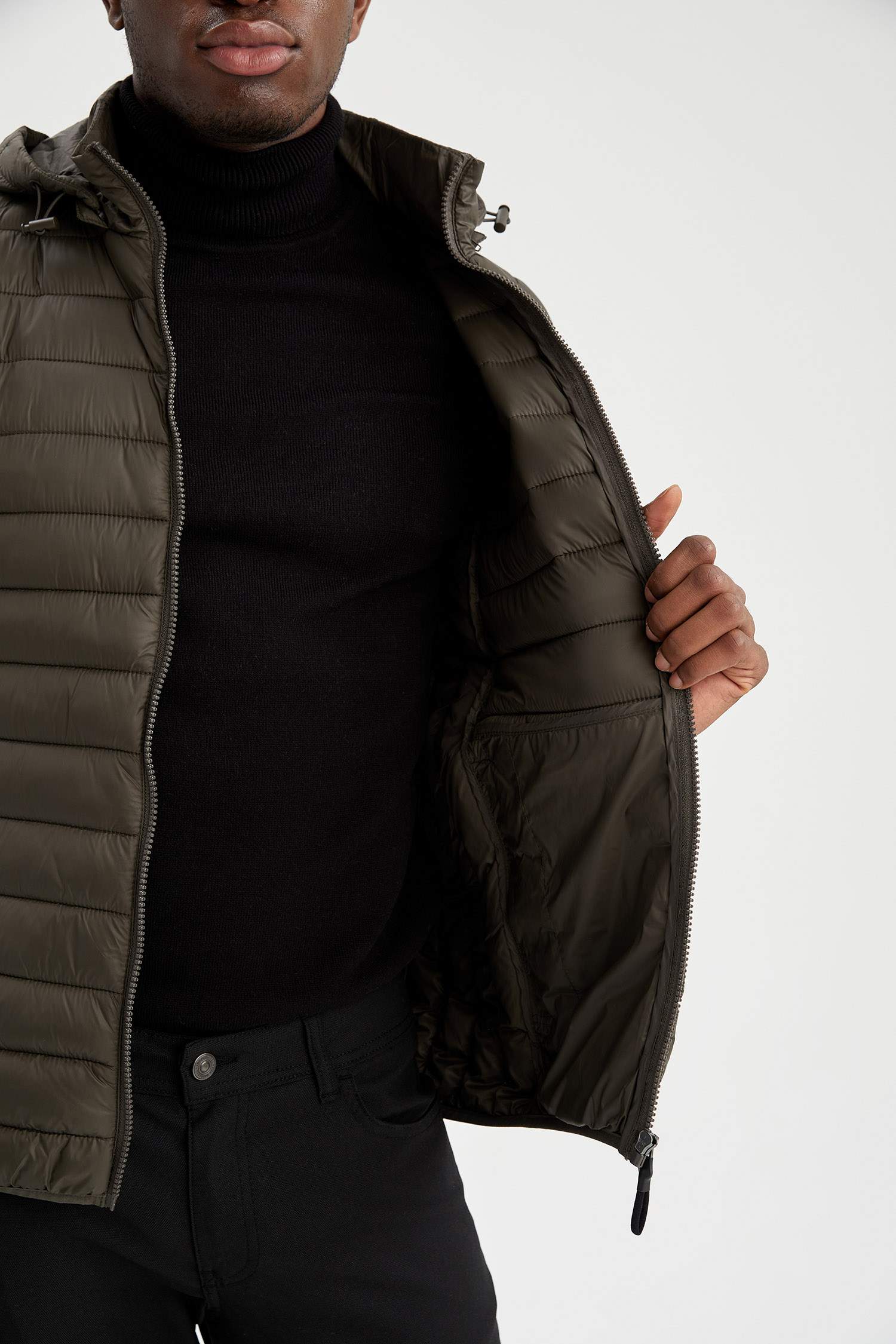 Slim Fit Kapüşonlu Mont