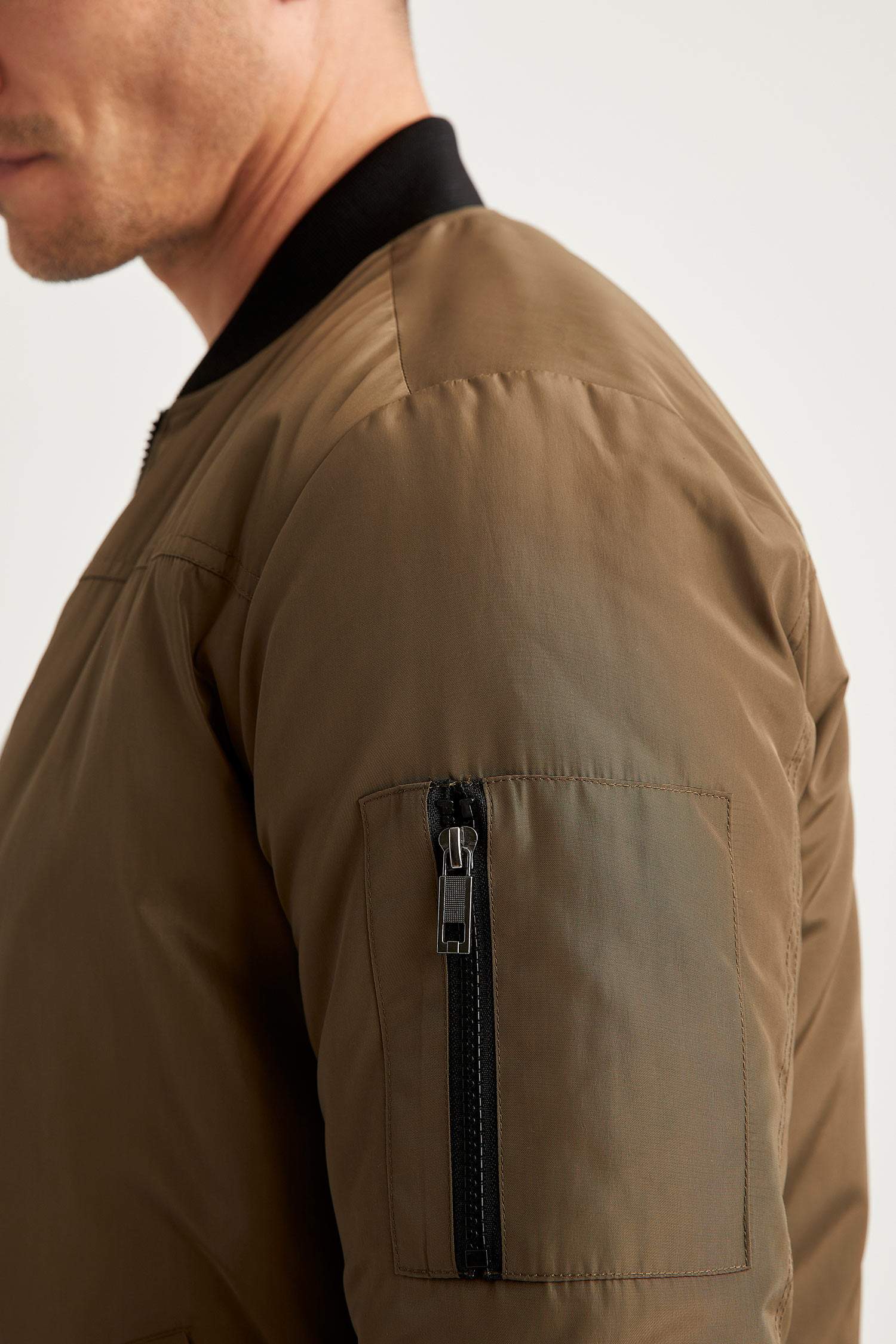 Slim Fit Bomber Mont