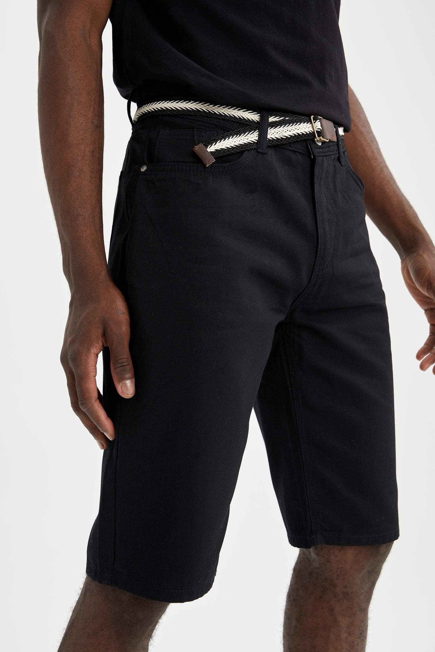 Slim Fit Kemerli Bermuda Şort
