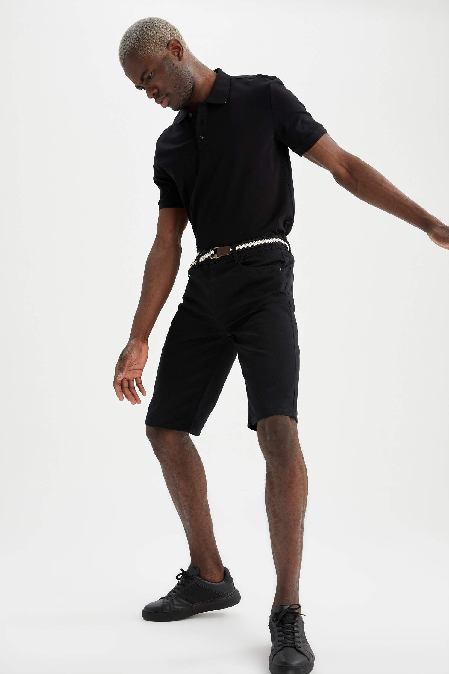 Slim Fit Kemerli Bermuda Şort