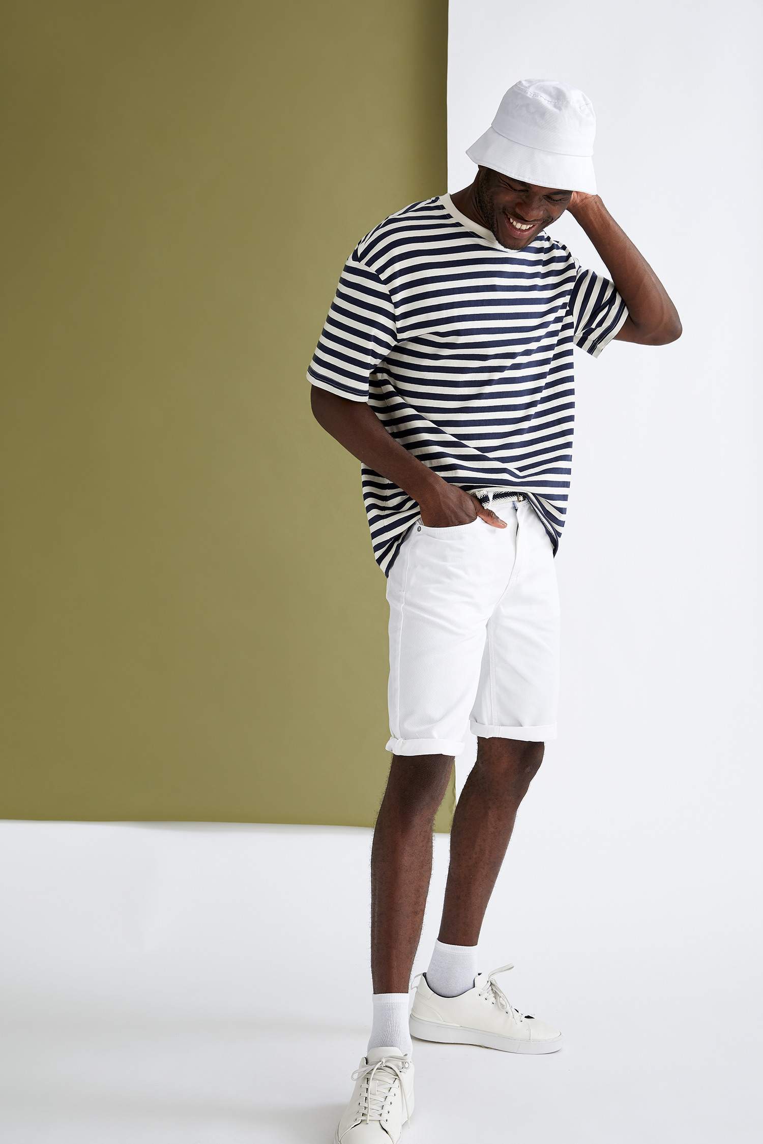 Slim Fit Kemerli Bermuda Şort