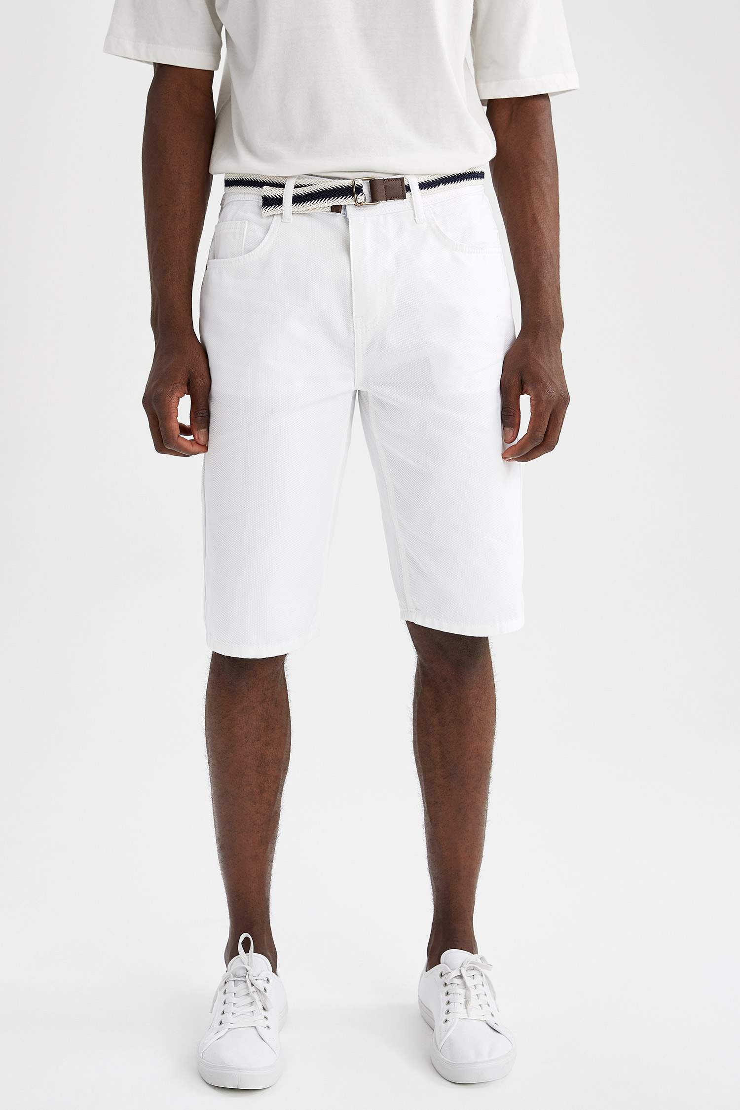 Slim Fit Kemerli Bermuda Şort