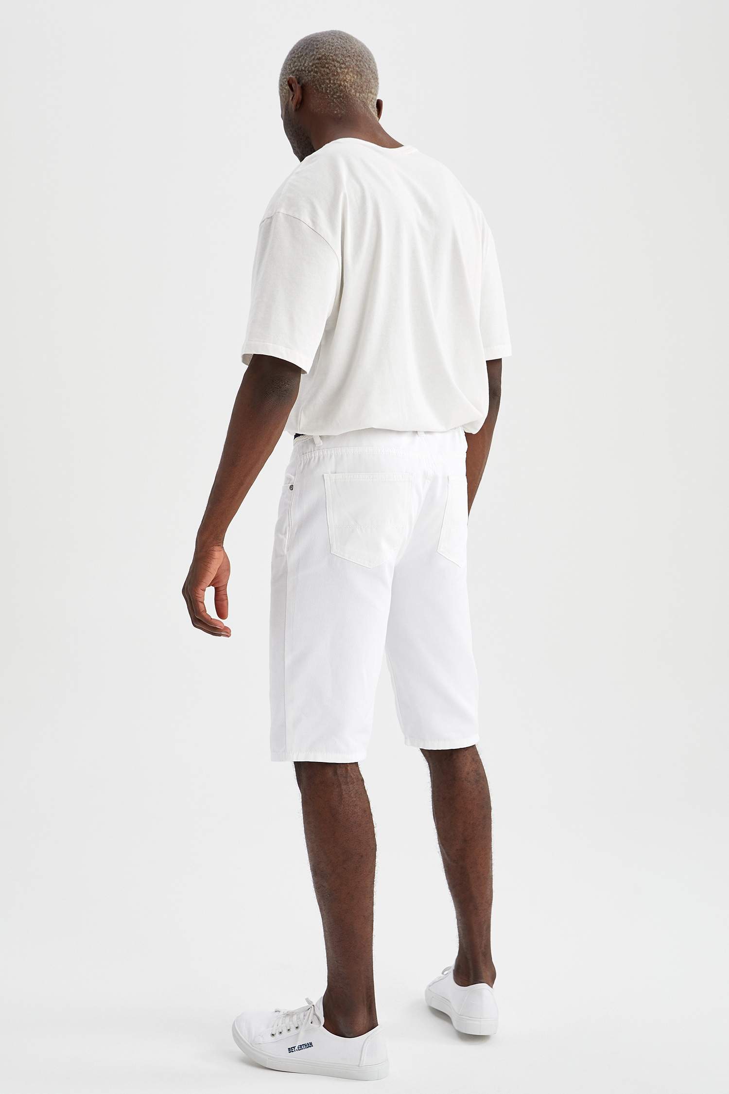 Slim Fit Kemerli Bermuda Şort