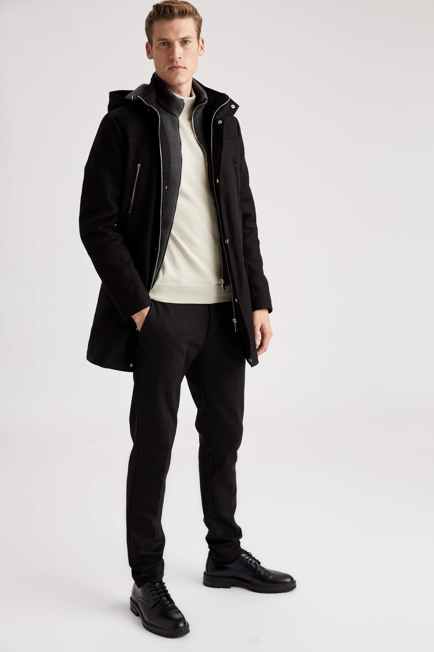Slim Fit Kapüşonlu Kalın Mont