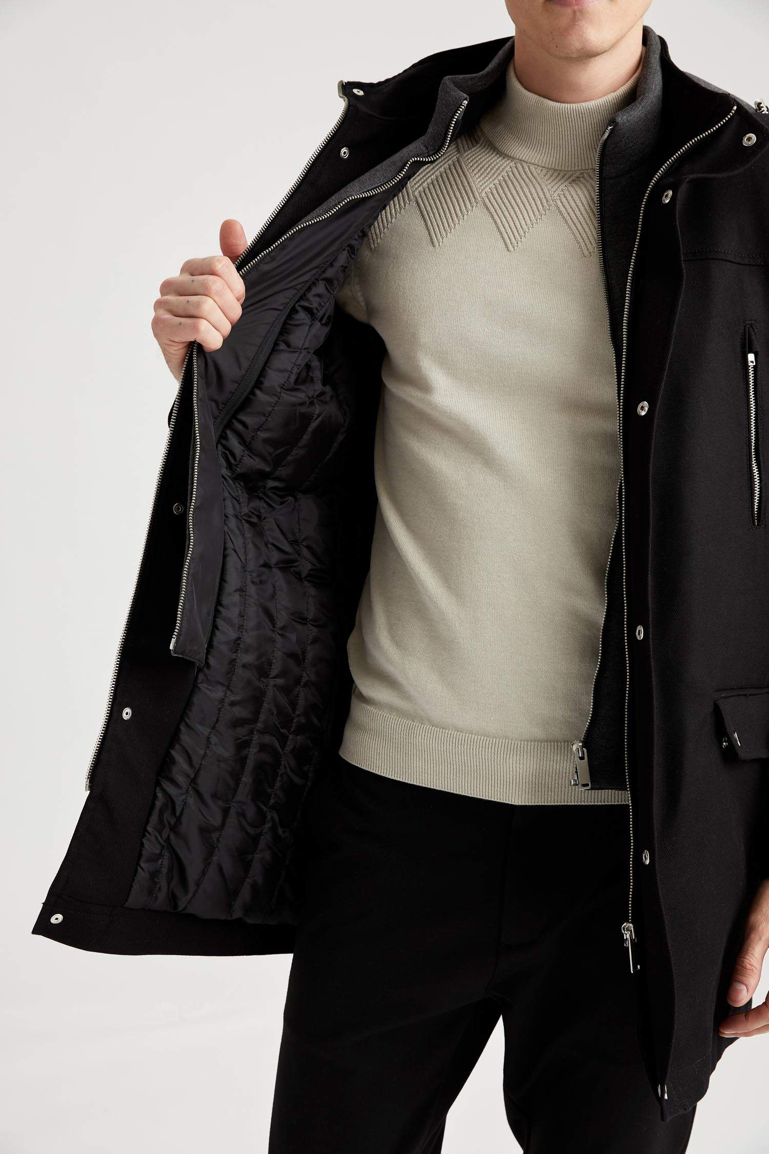 Slim Fit Kapüşonlu Kalın Mont